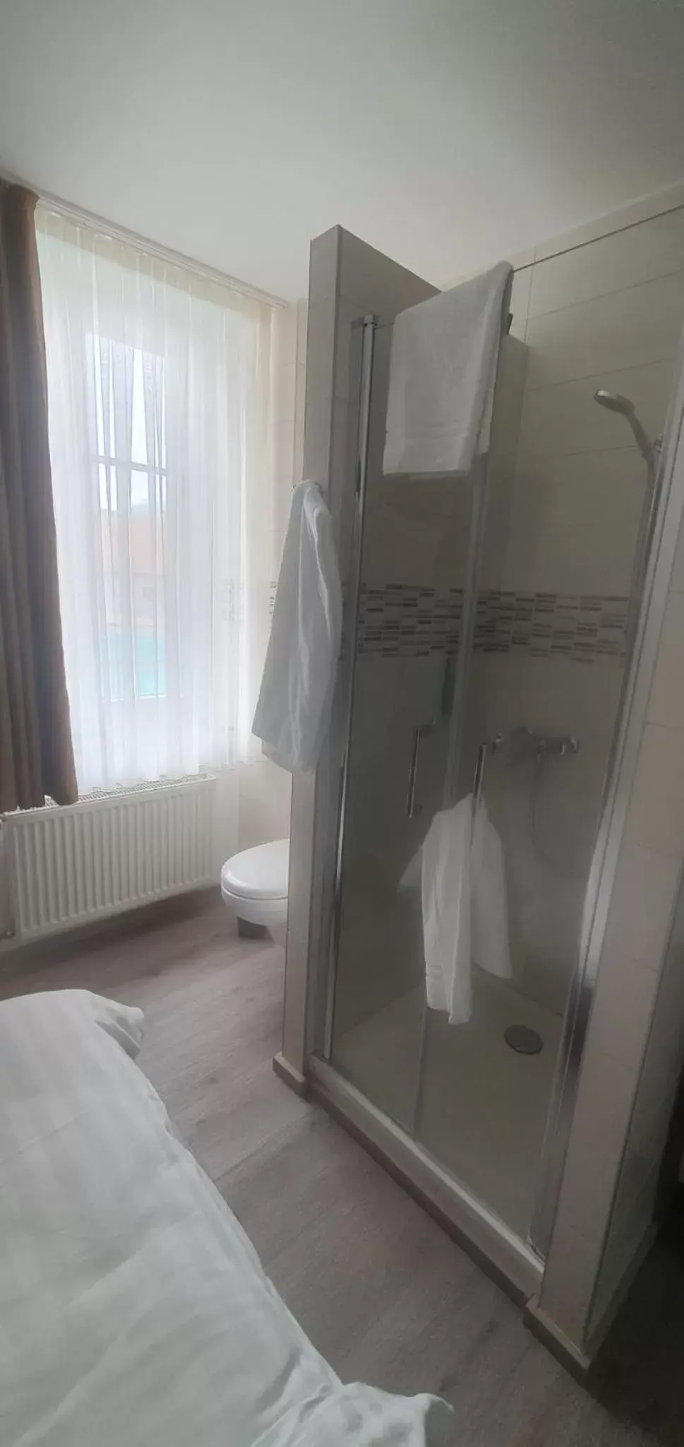 Bathroom in Hotel de France