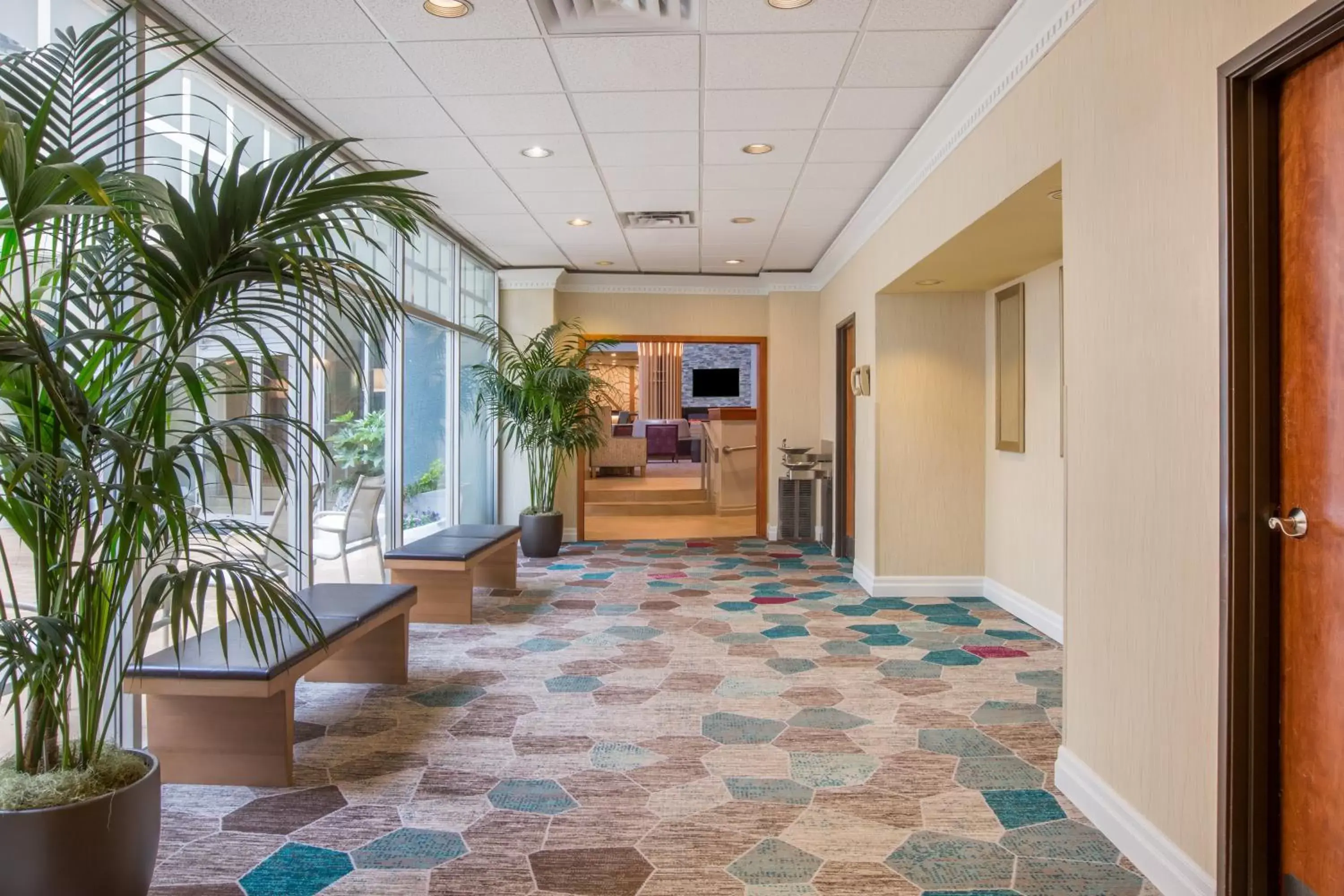 Meeting/conference room, Lobby/Reception in Crowne Plaza Portland - Lake Oswego, an IHG Hotel