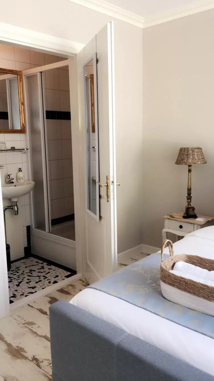 Toilet in De Tuinkamer-----Privé diner op de kamer mogelijk!!!