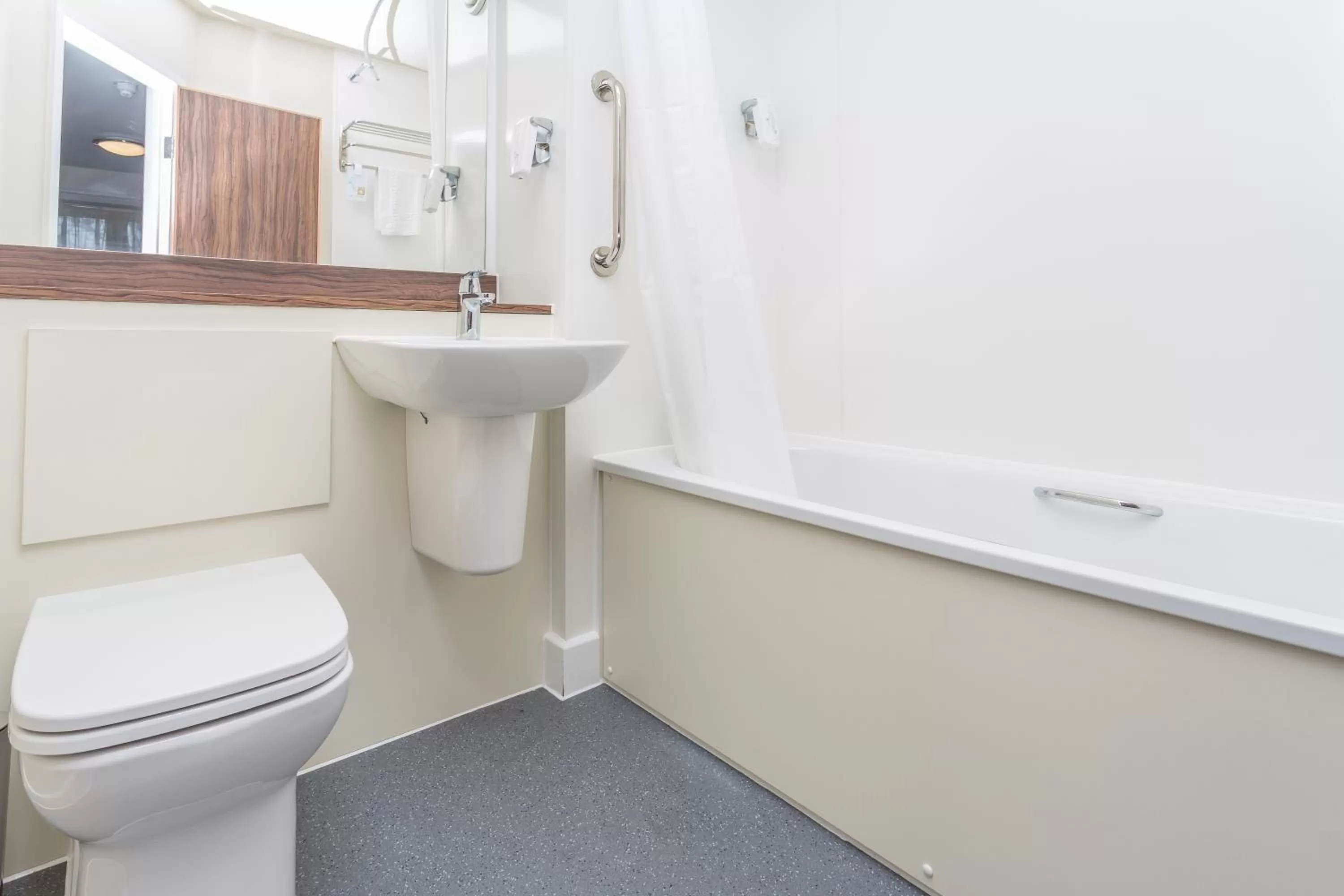 Bathroom in Highland Gate, Stirling by Marston's Inns
