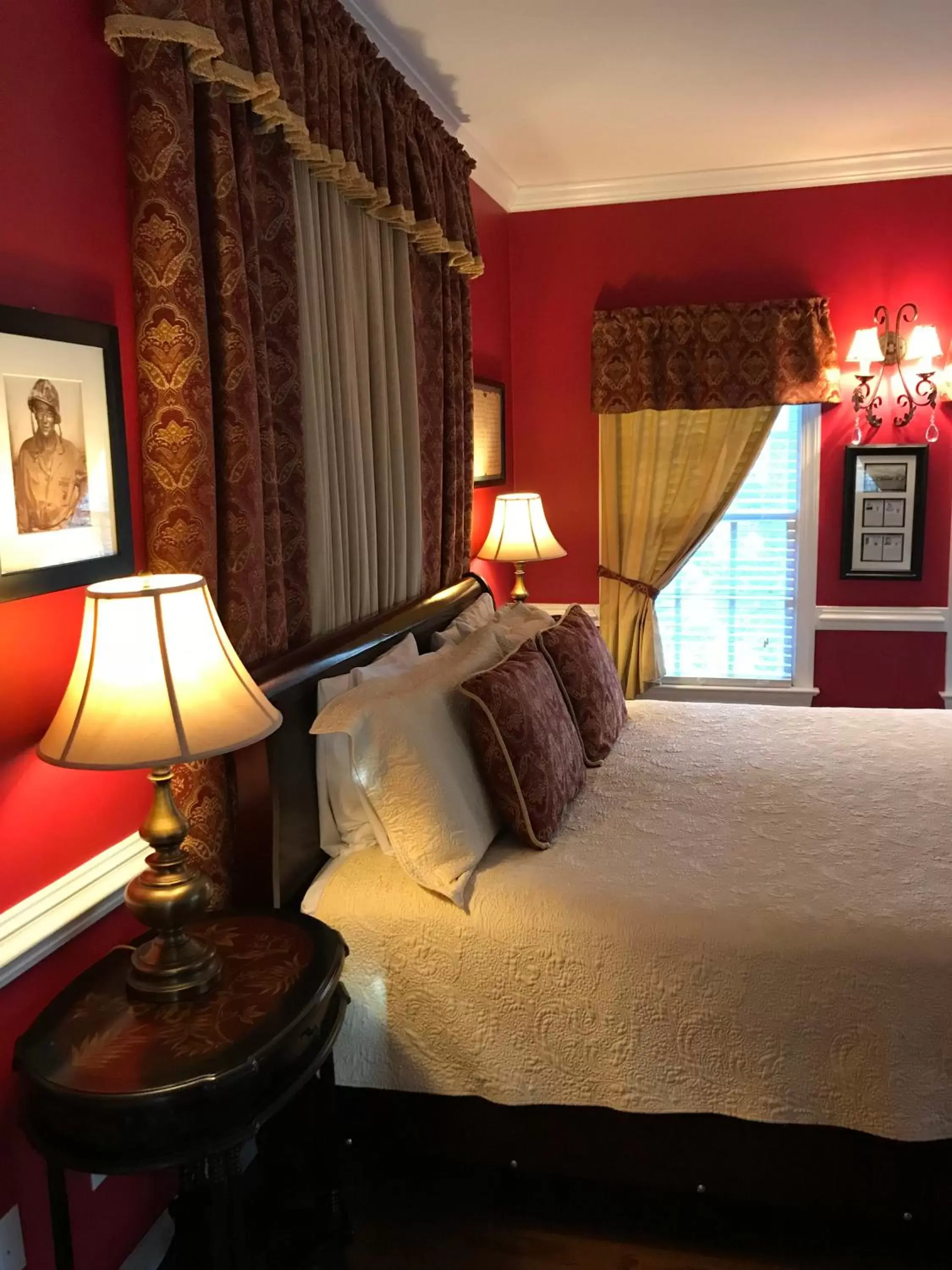 Bedroom, Bed in A Williamsburg White House Inn