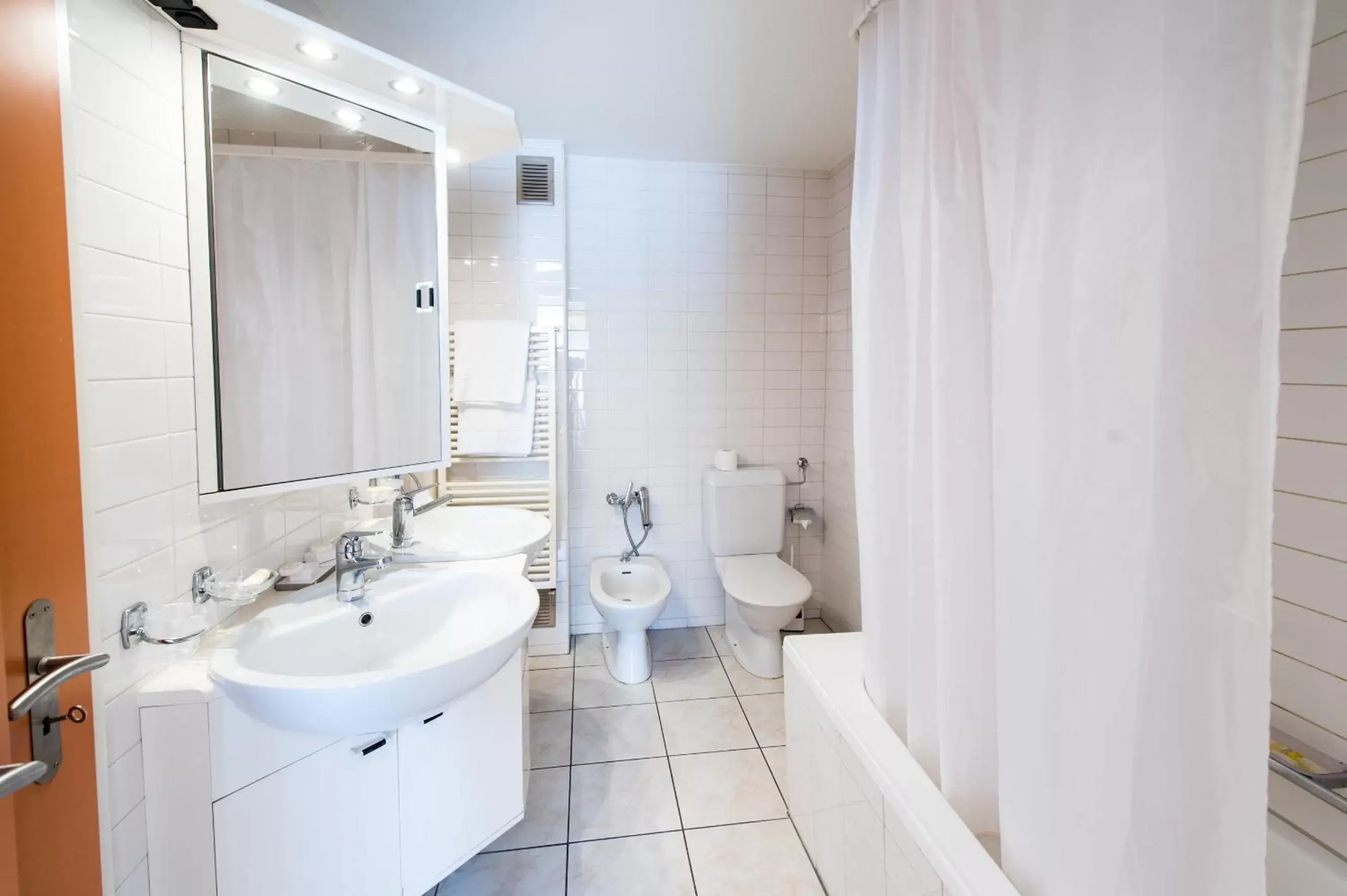 Shower, Bathroom in City Hotel Biel Bienne Free Parking