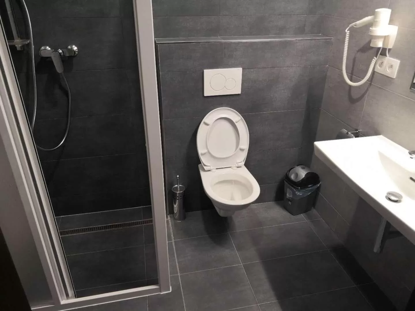 Sun-House Pension - ParkingFree Limited spaces-