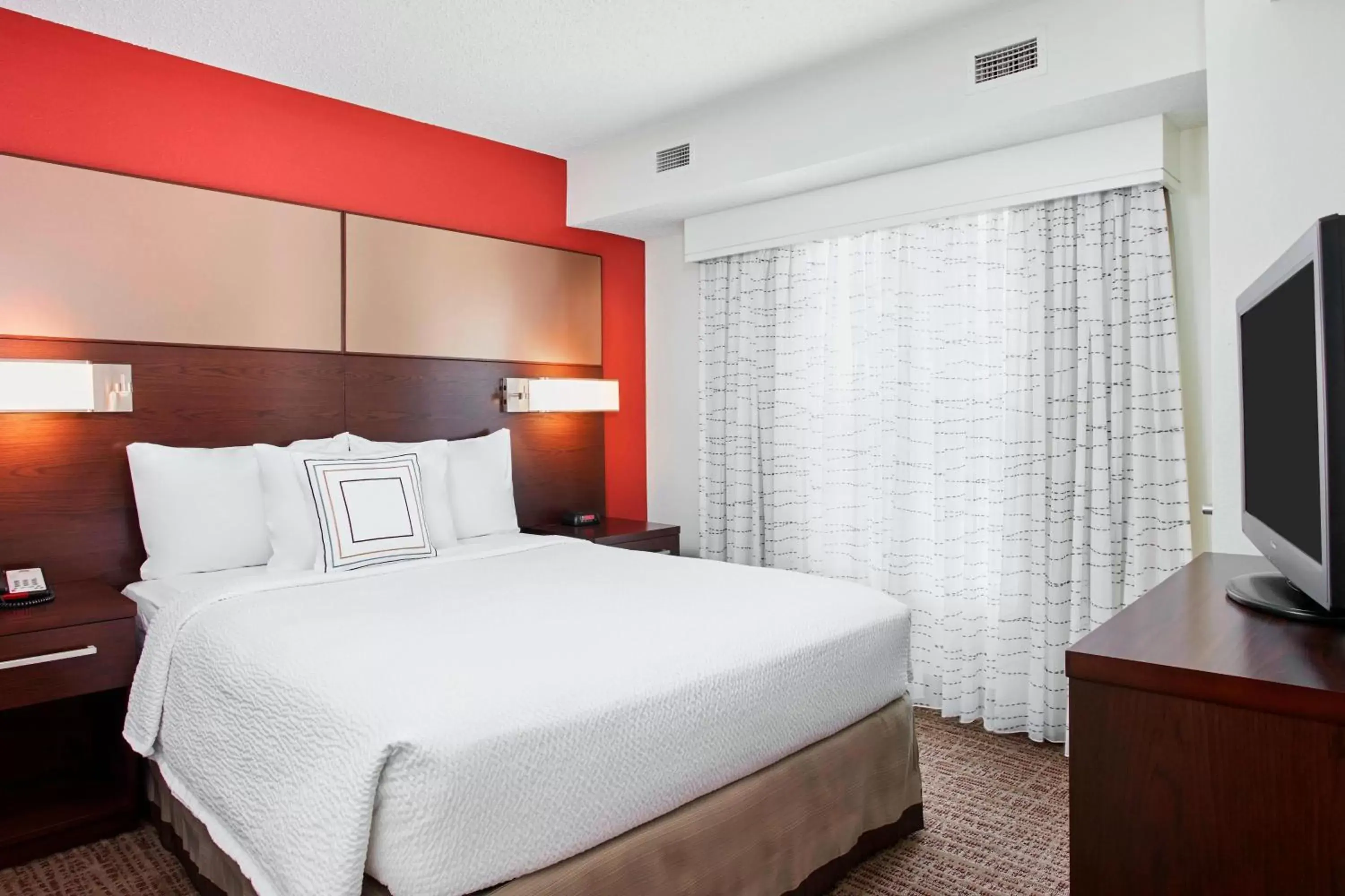 Bedroom, Bed in Residence Inn Detroit / Auburn Hills