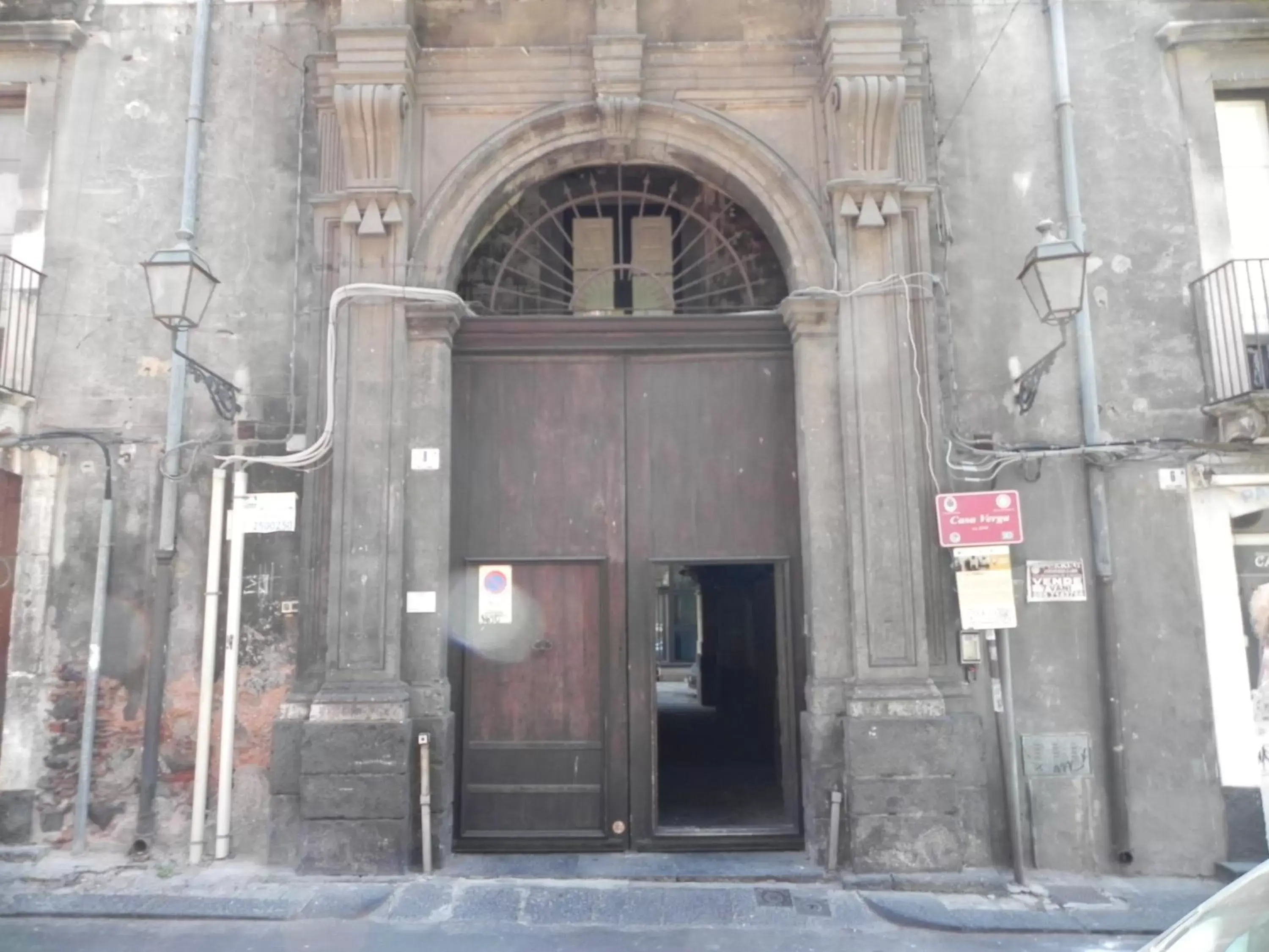 Property building, Facade/Entrance in Palazzo del Verga