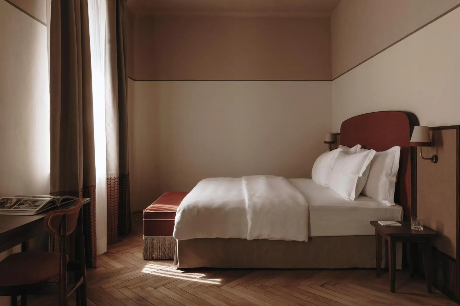 Bed in Parkhotel Mondschein, a Member of Design Hotels
