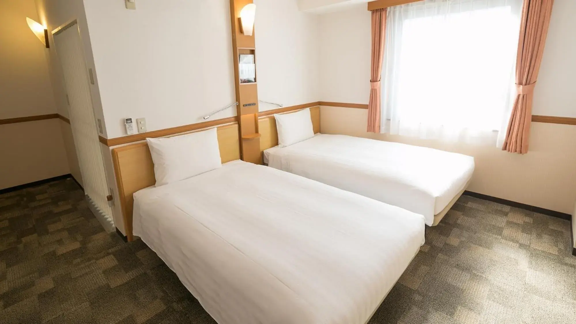 Bedroom, Bed in Toyoko Inn Tokyo Akabane-eki Higashi-guchi Ichiban-gai