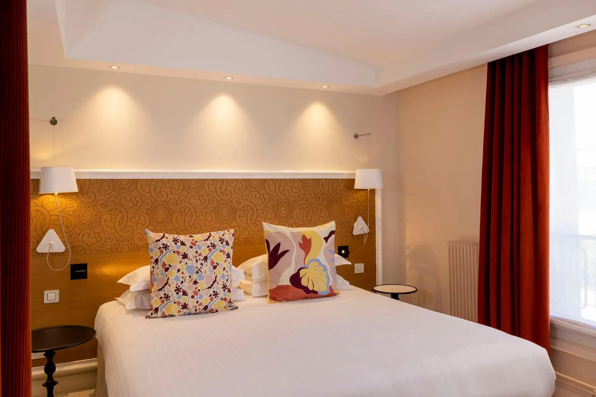 Bed in Hotel Elysees 8