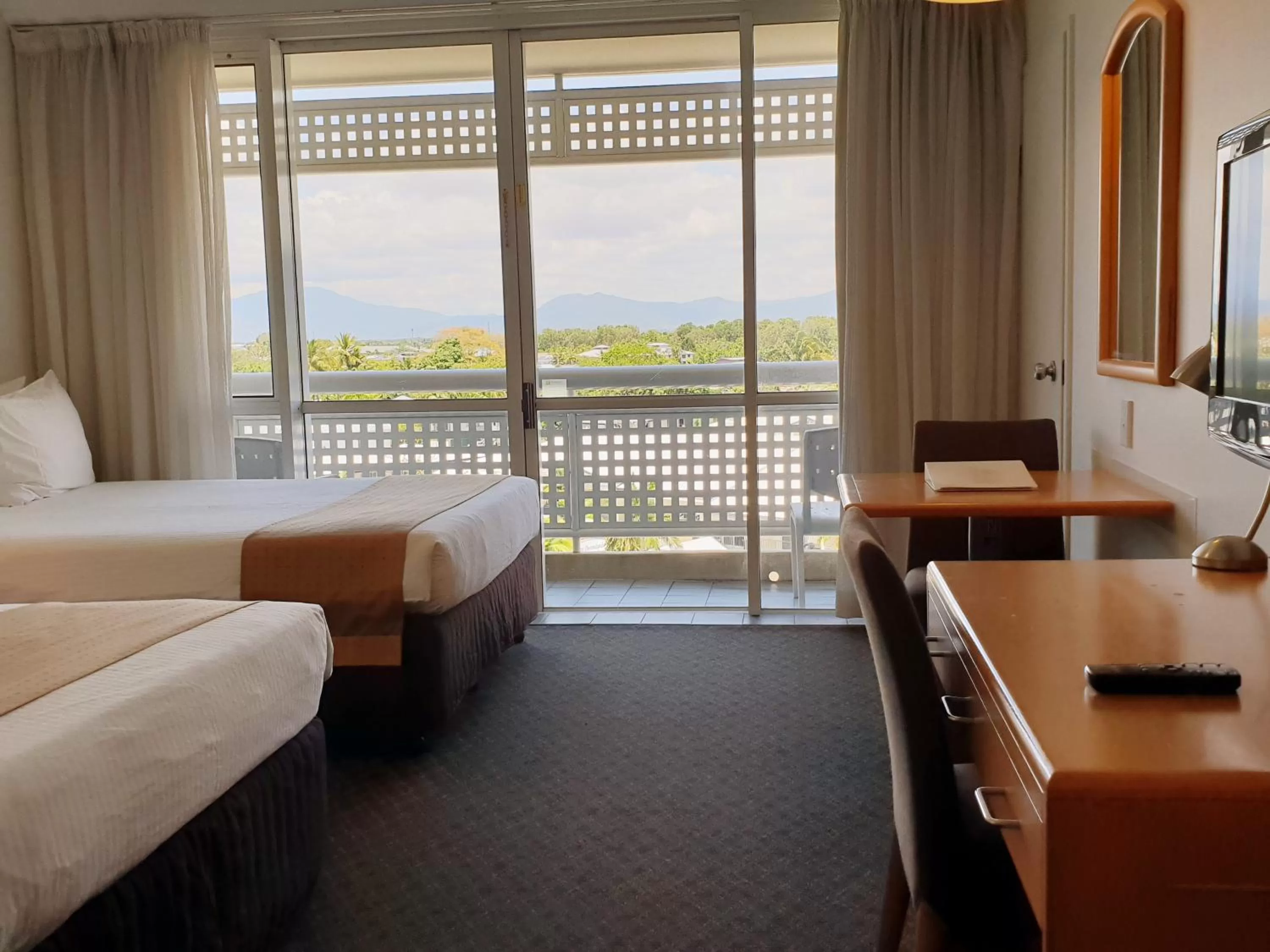 Photo of the whole room, Bed in Cairns Harbourside Hotel