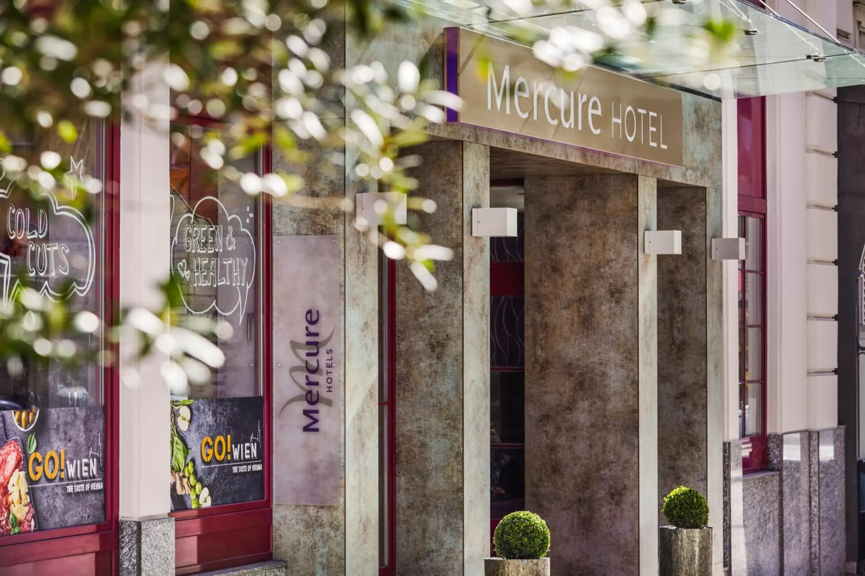 Facade/entrance in Mercure Wien Zentrum Facade/entrance in Mercure Wien Zentrum