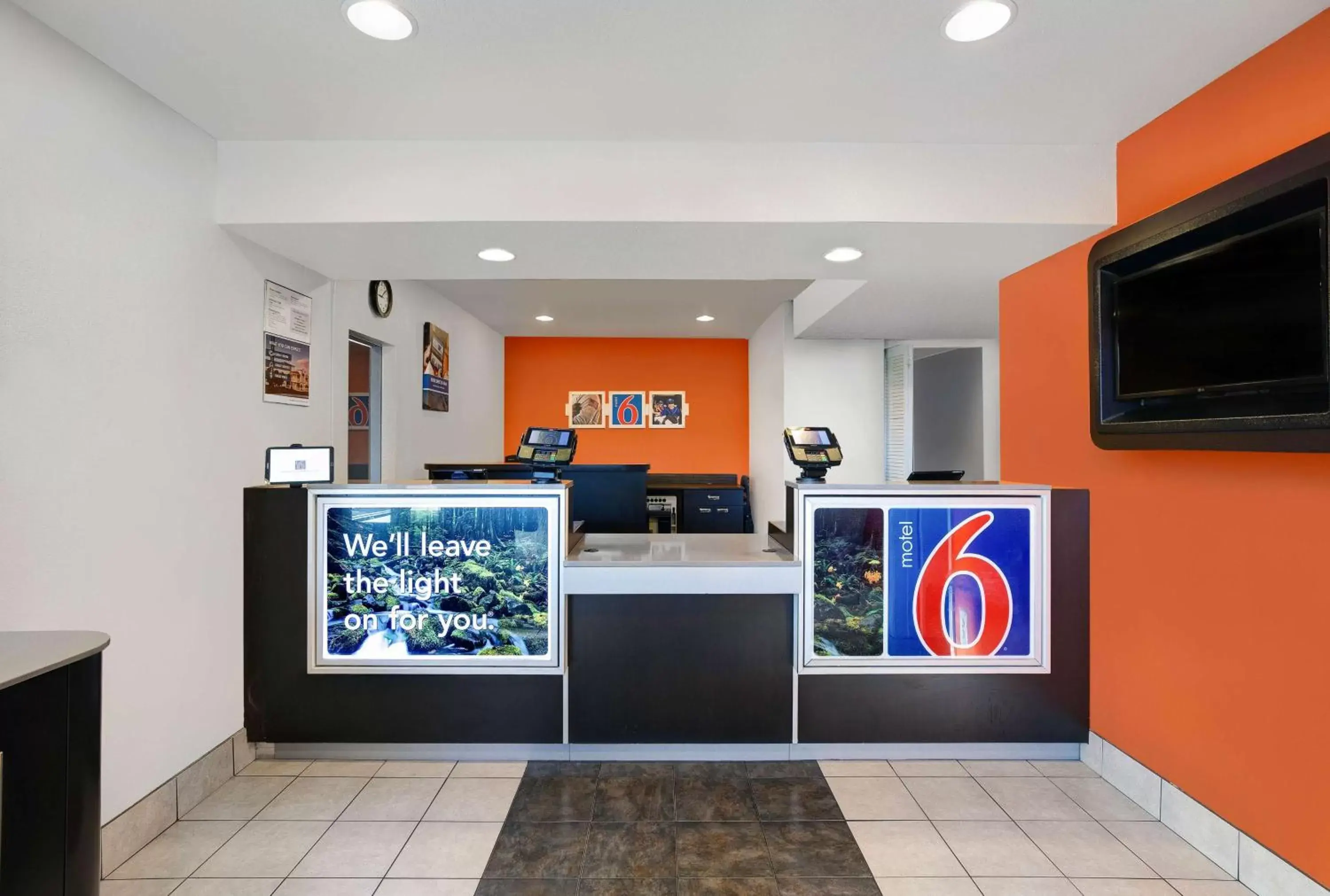 Lobby or reception in Motel 6-Troutdale, OR - Portland East