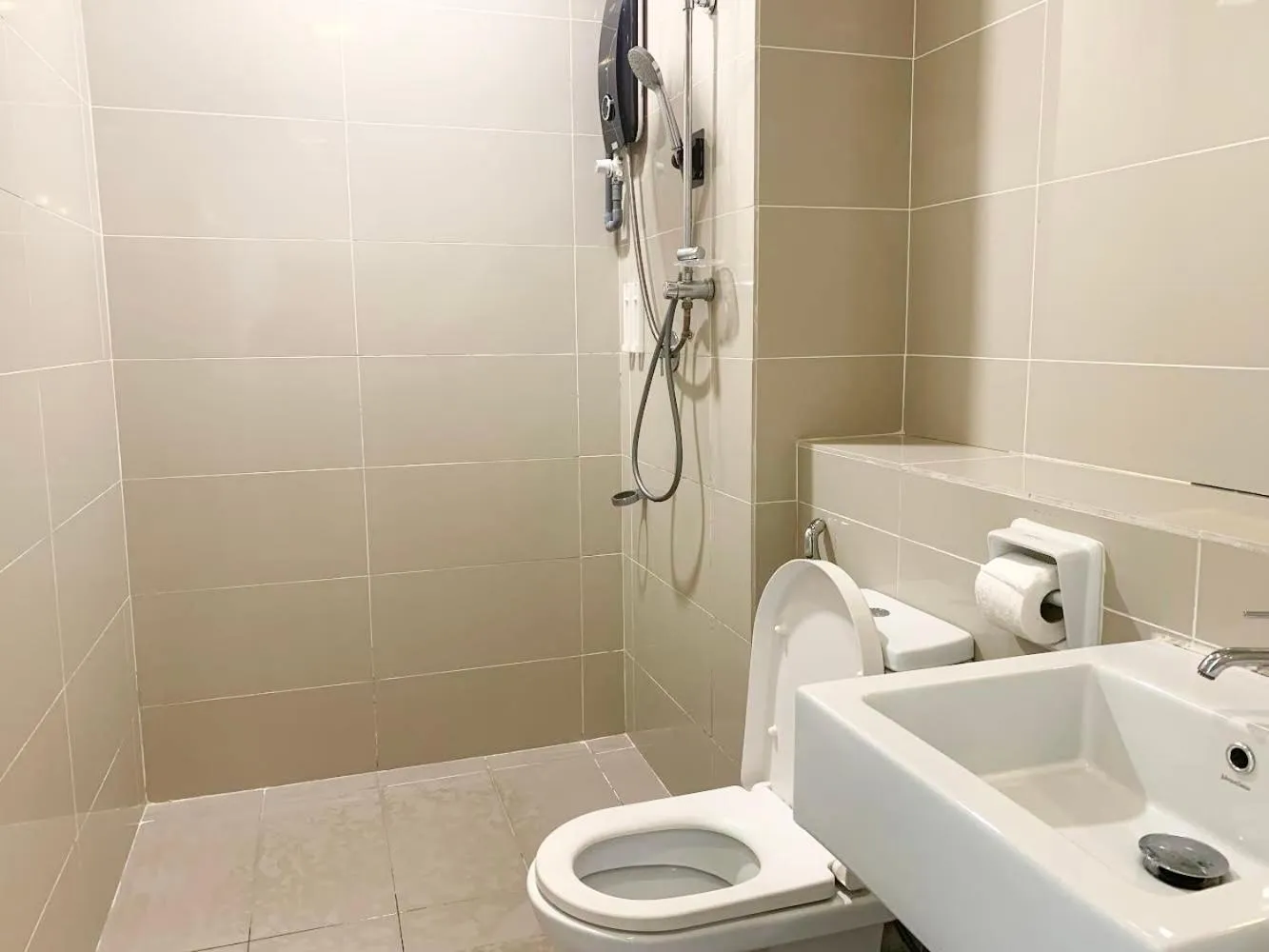 Shower in Sunset Seaview Vacation Condos @ Infinity Avenue