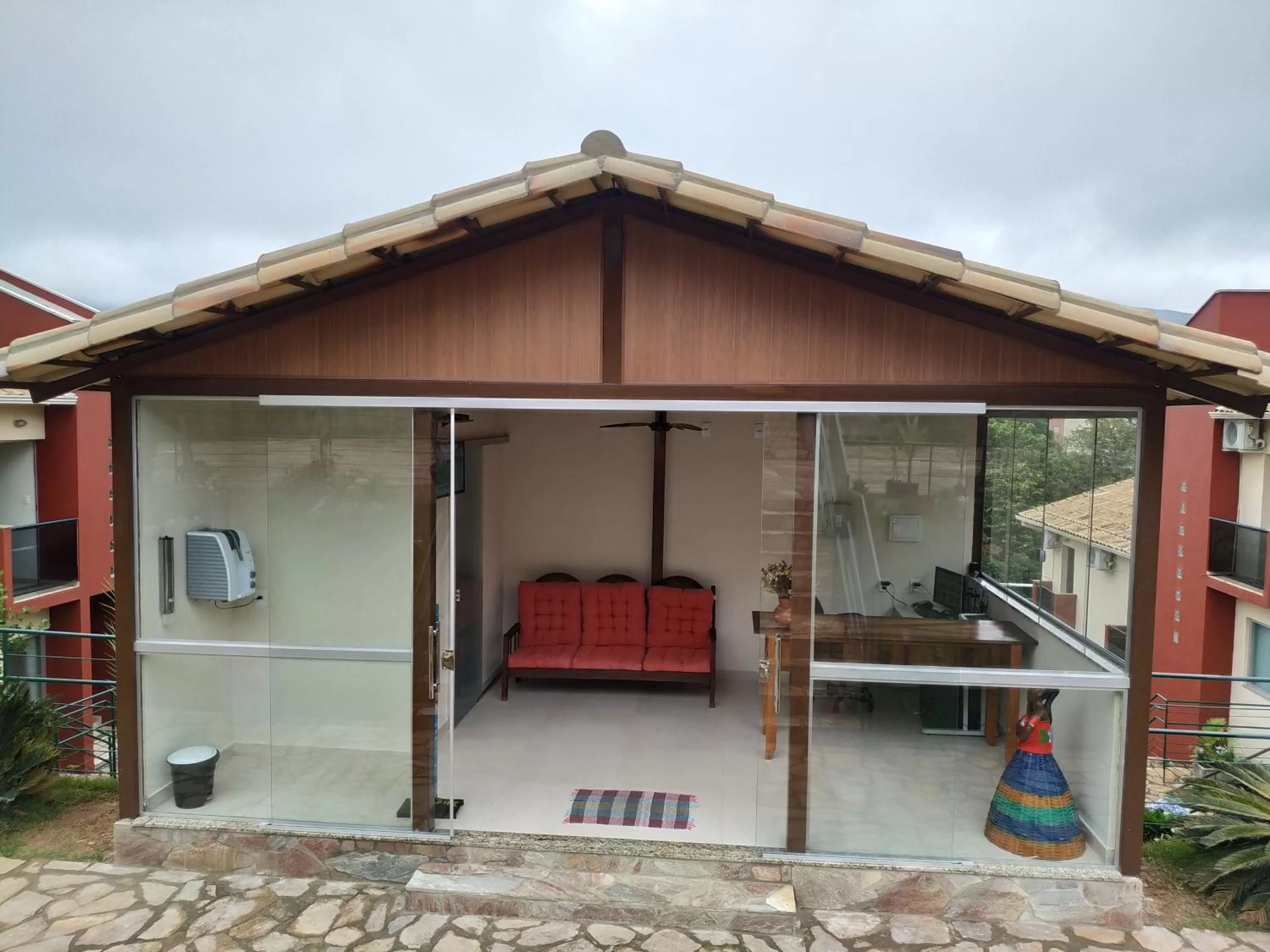 Facade/entrance, Property Building in Pousada Vila Real Flats