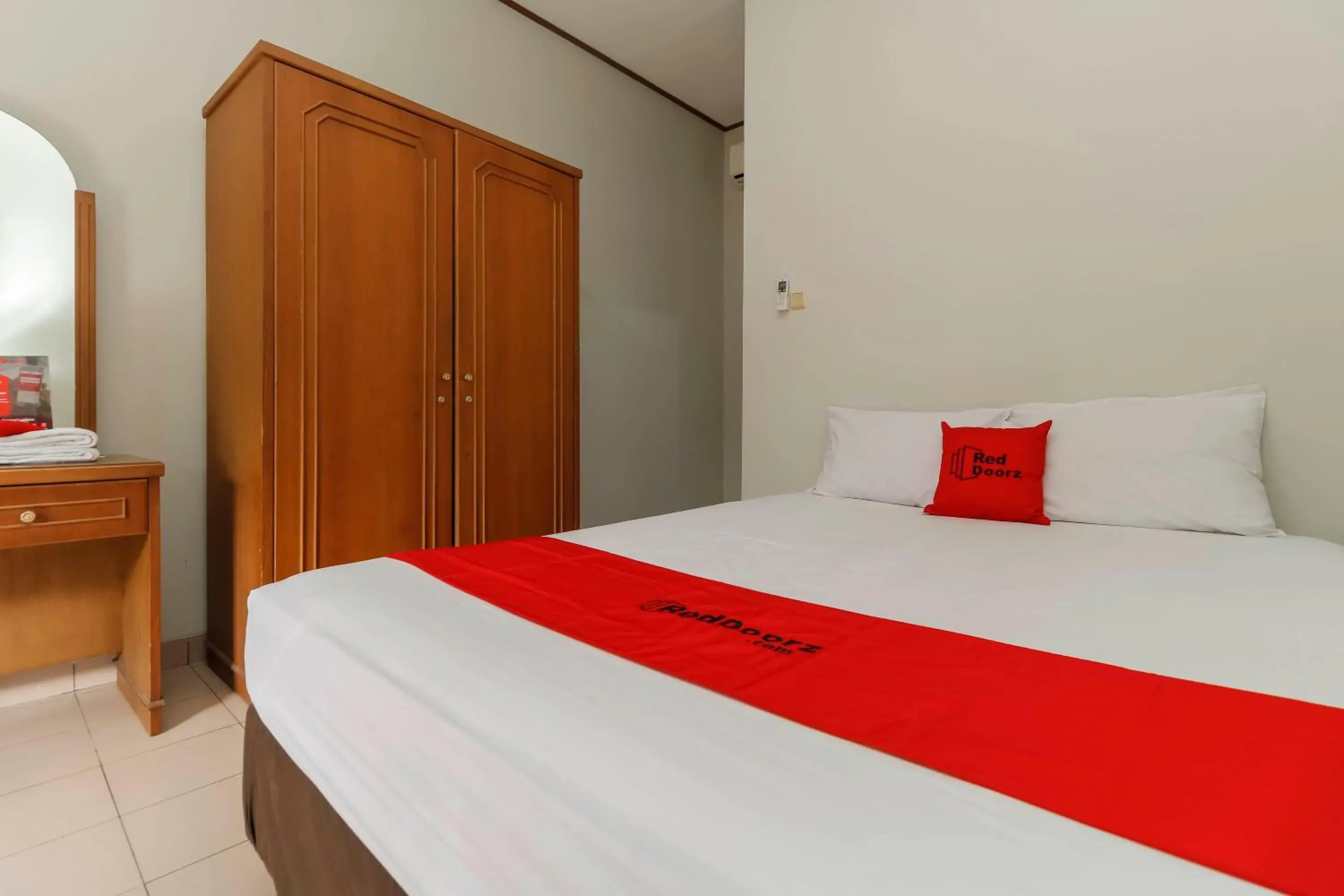 Bedroom, Bed in RedDoorz Plus @ Karet Pedurenan 3