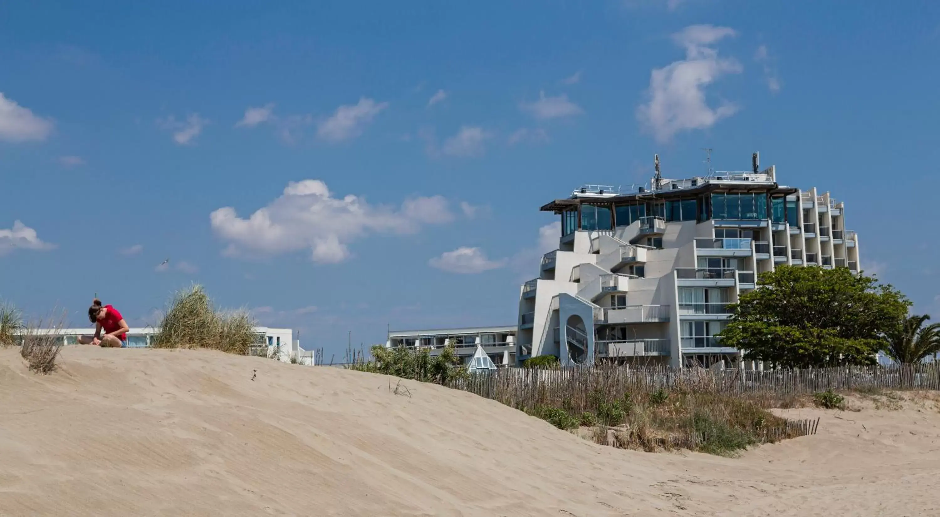 Facade/entrance, Property Building in Thalazur Port-Camargue - Hotel & Spa