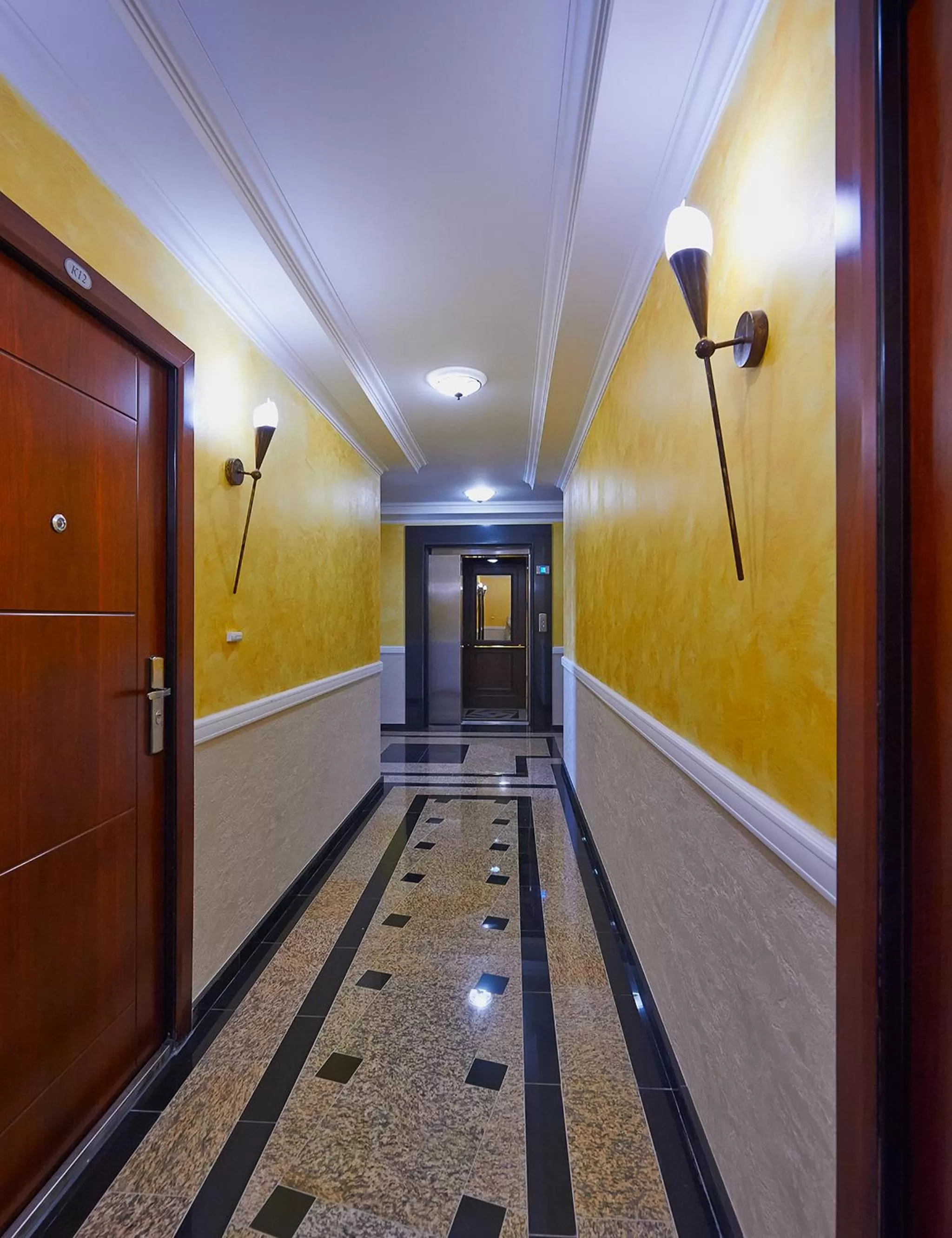 Decorative detail in Rose Gardens Apart Hotel