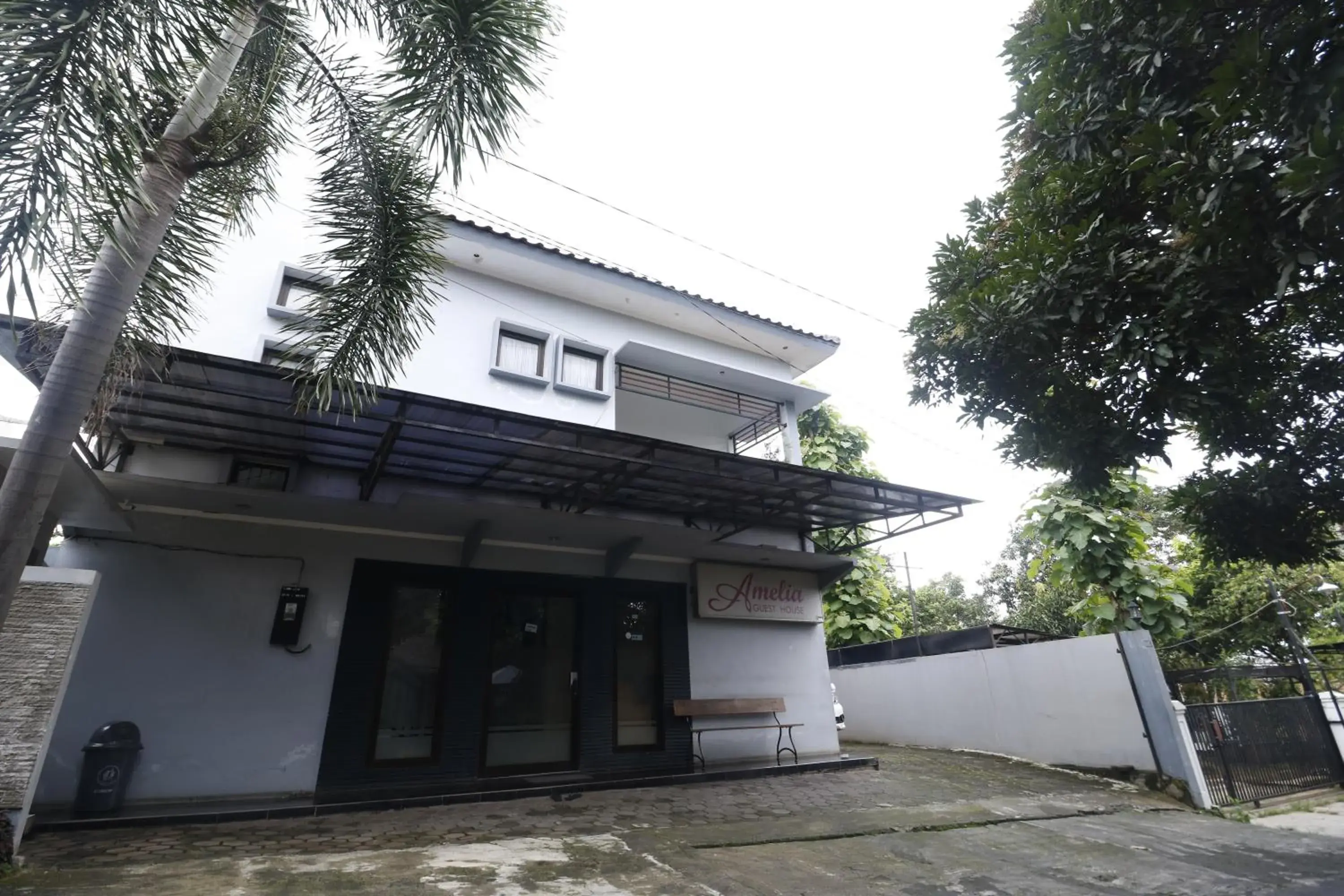 Property Building in RedDoorz Plus near Undip Tembalang