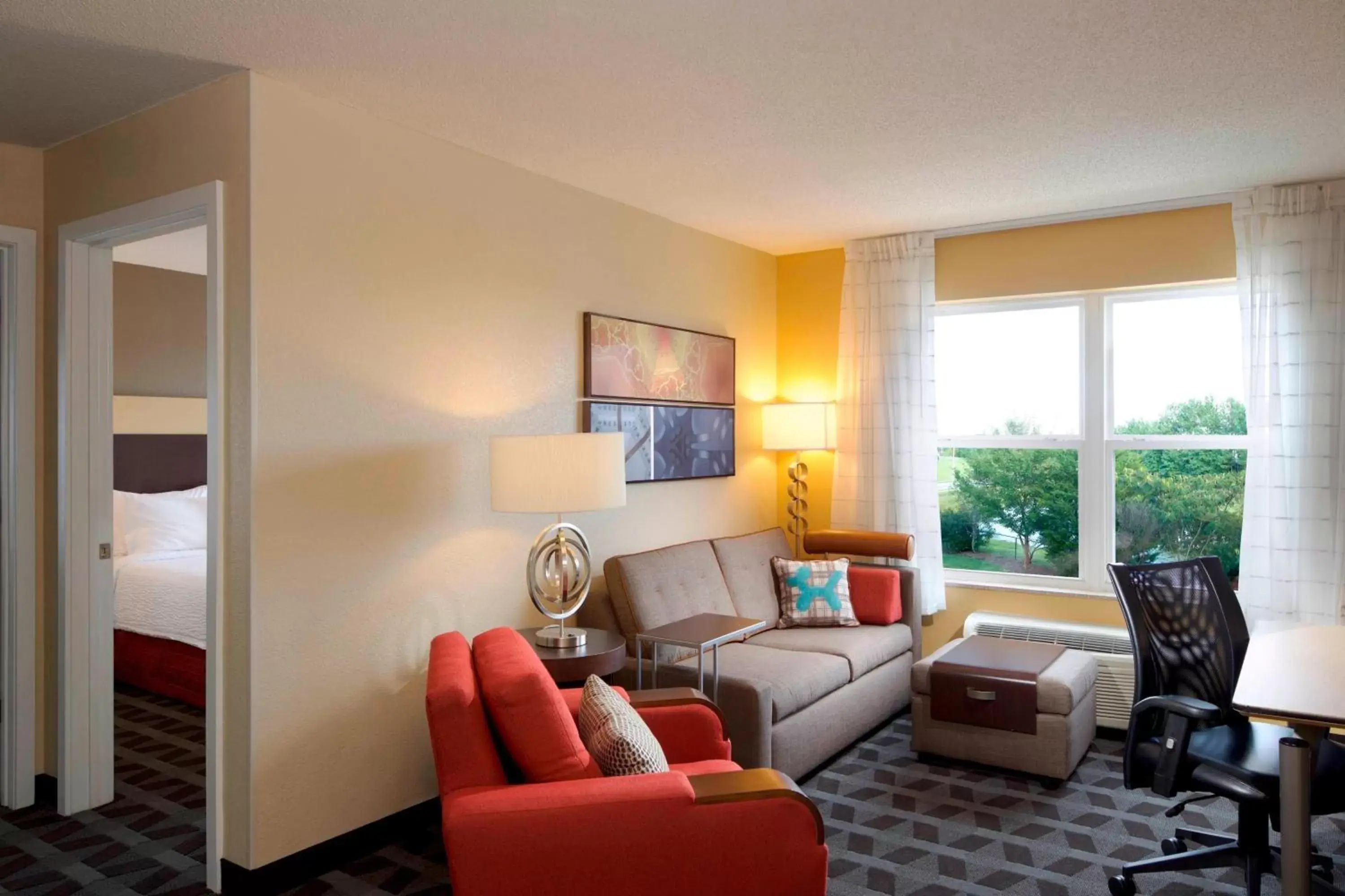 Living room, Seating Area in TownePlace Suites by Marriott Jacksonville