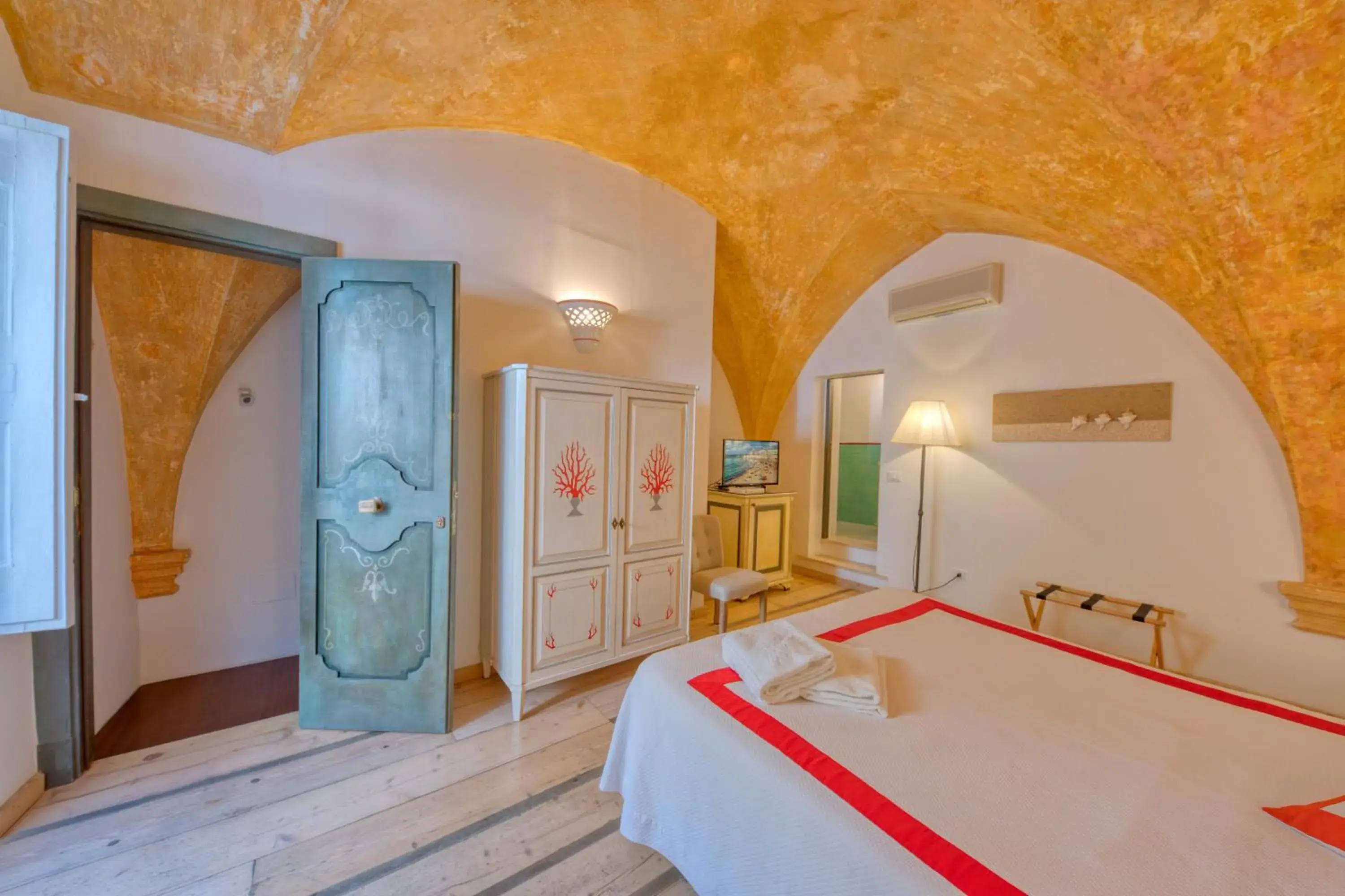 Bedroom, Bed in Relais Corte Palmieri & Il Chiostro - Residenza d'epoca