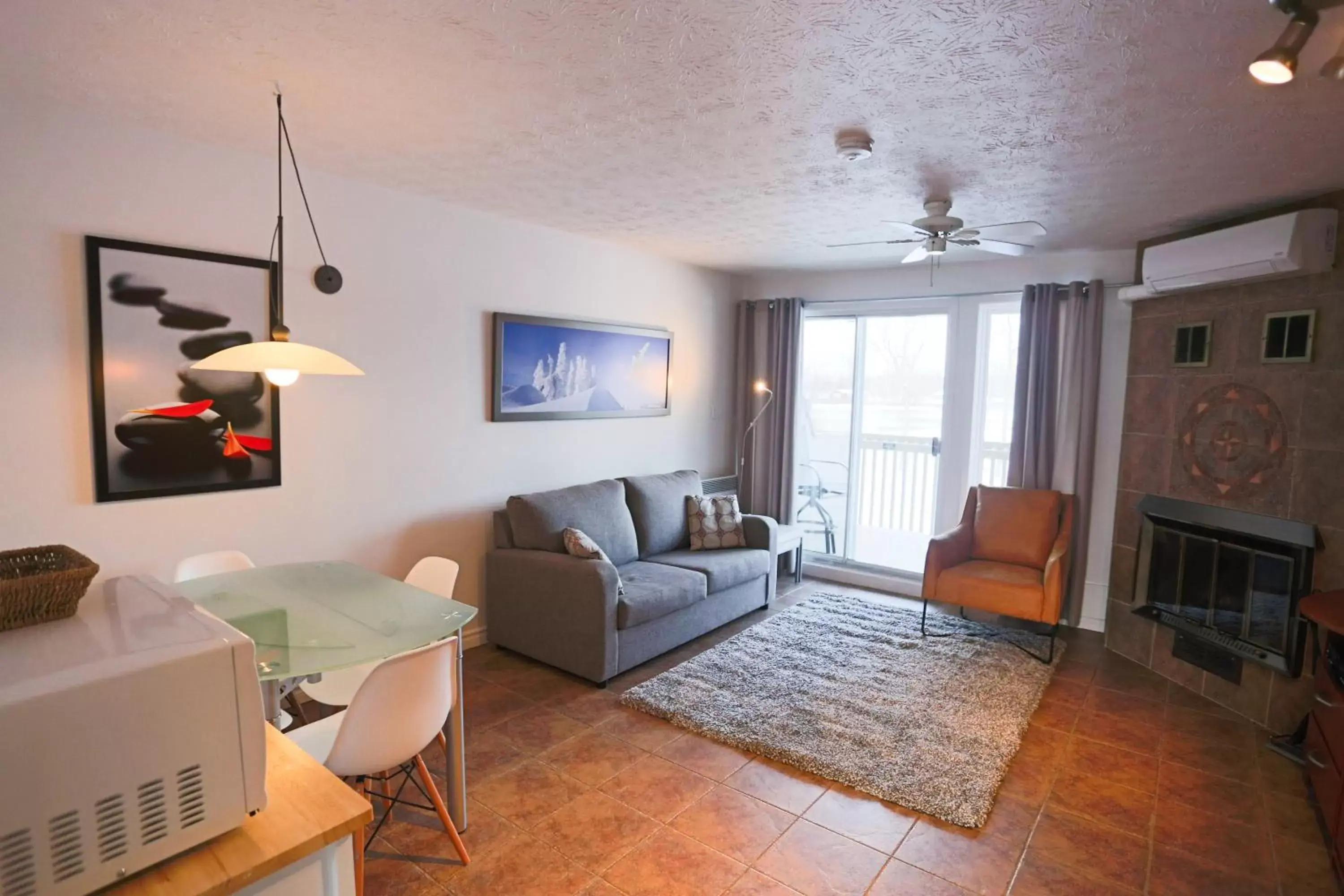 TV and multimedia, Seating Area in Magog Waterfront Condo
