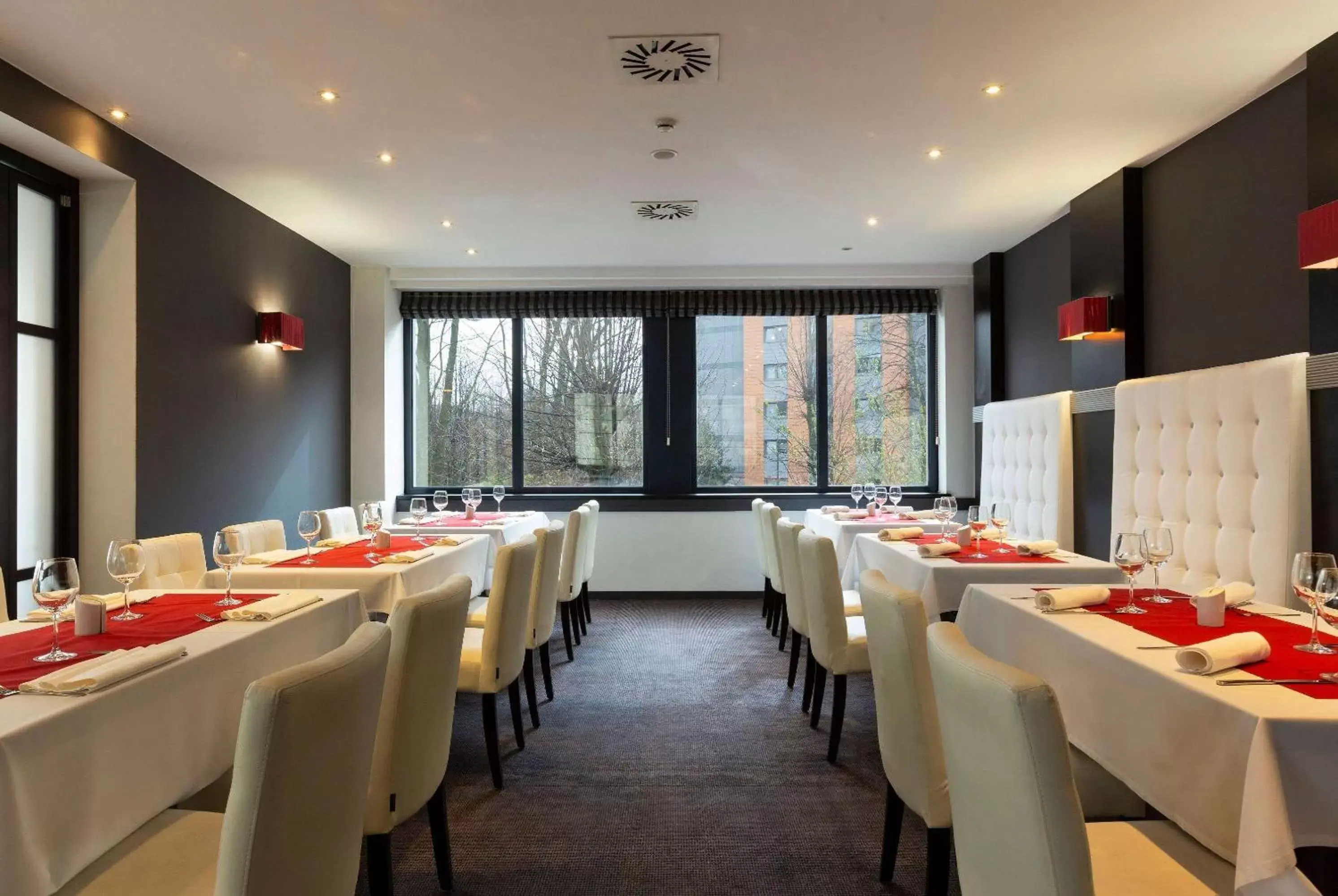 Lounge or bar, Restaurant/Places to Eat in Hotel Ramada Brussels Woluwe