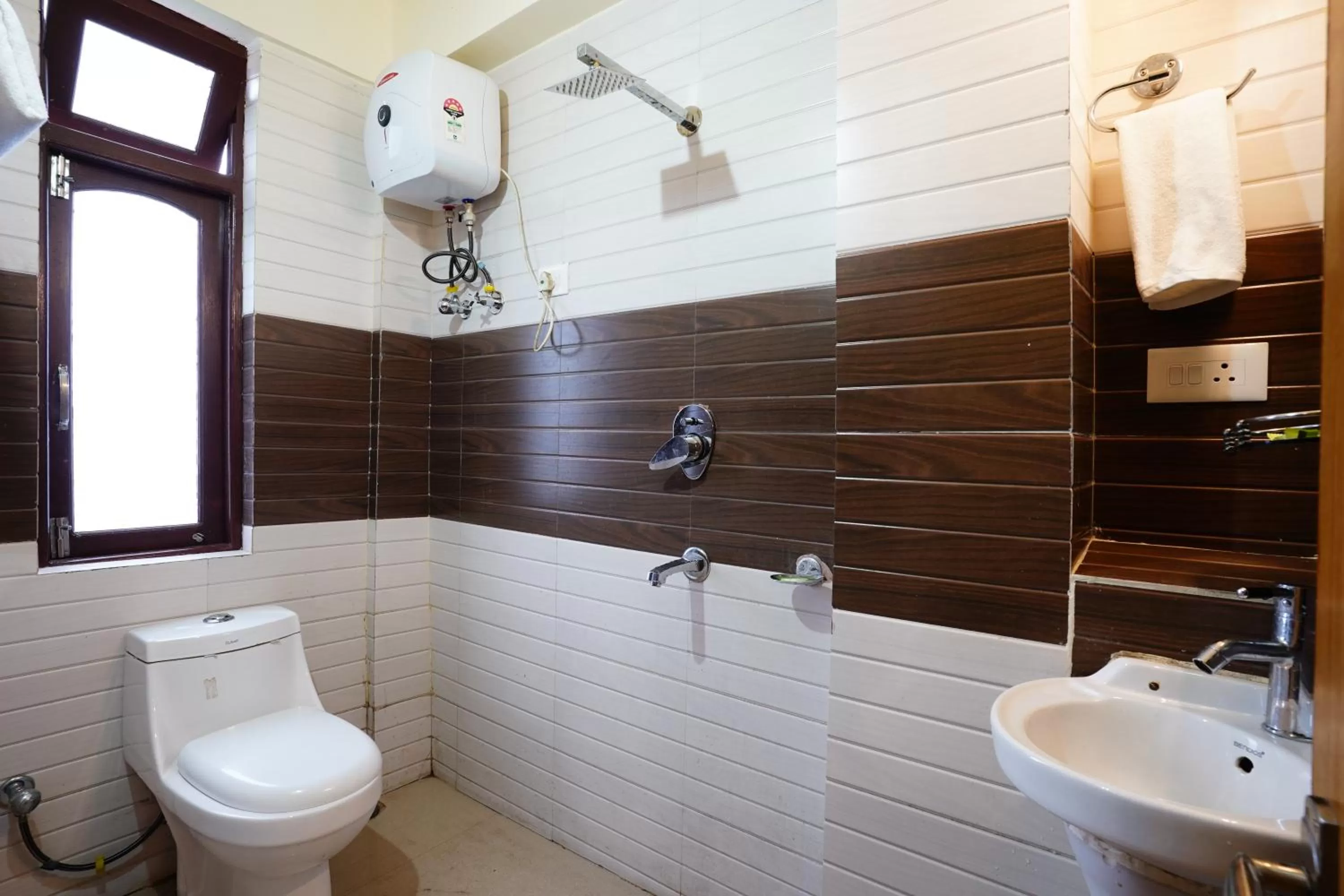 Shower, Bathroom in Hotel White Lotus Gangtok