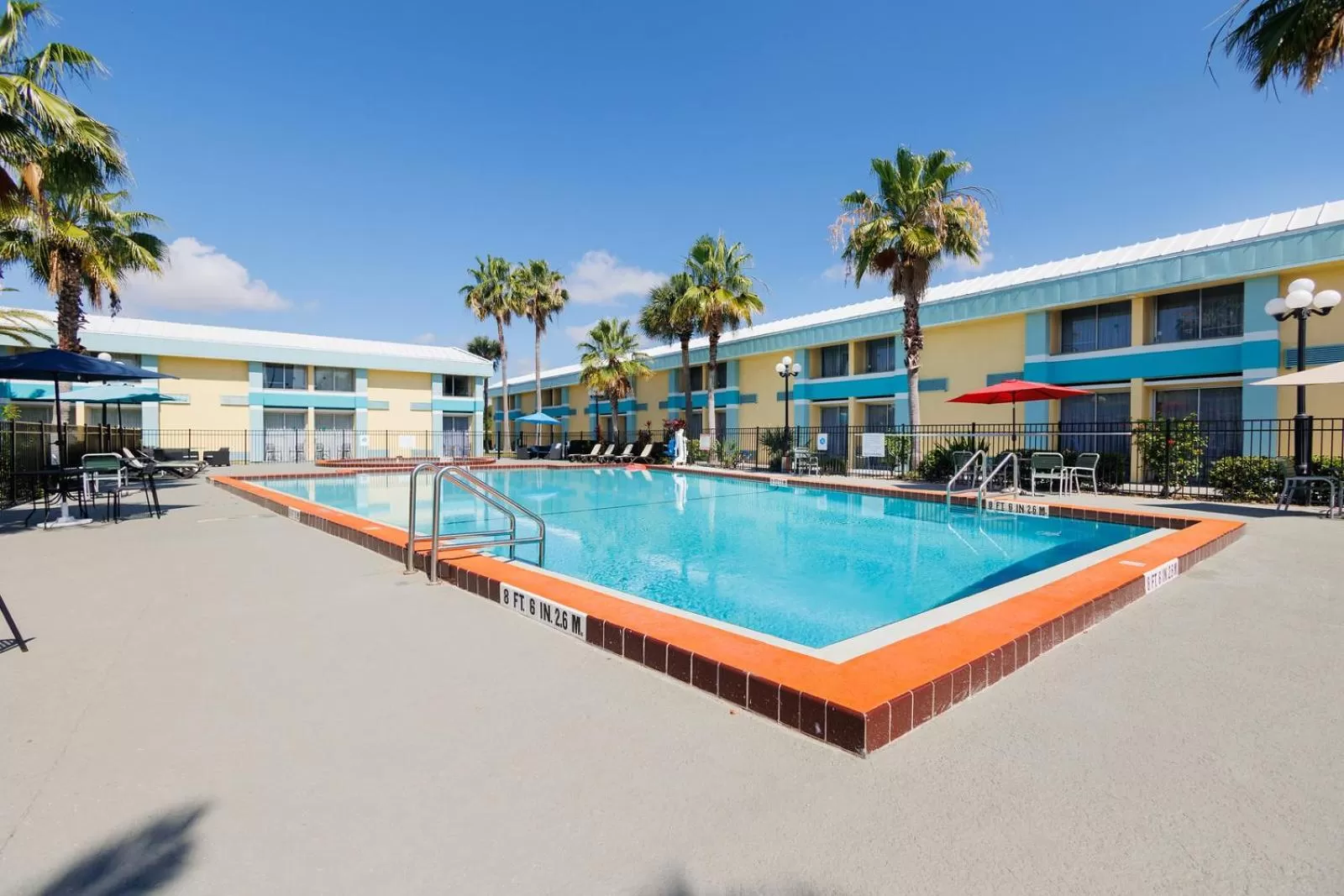 Swimming pool in Garnet Inn & Suites, Orlando