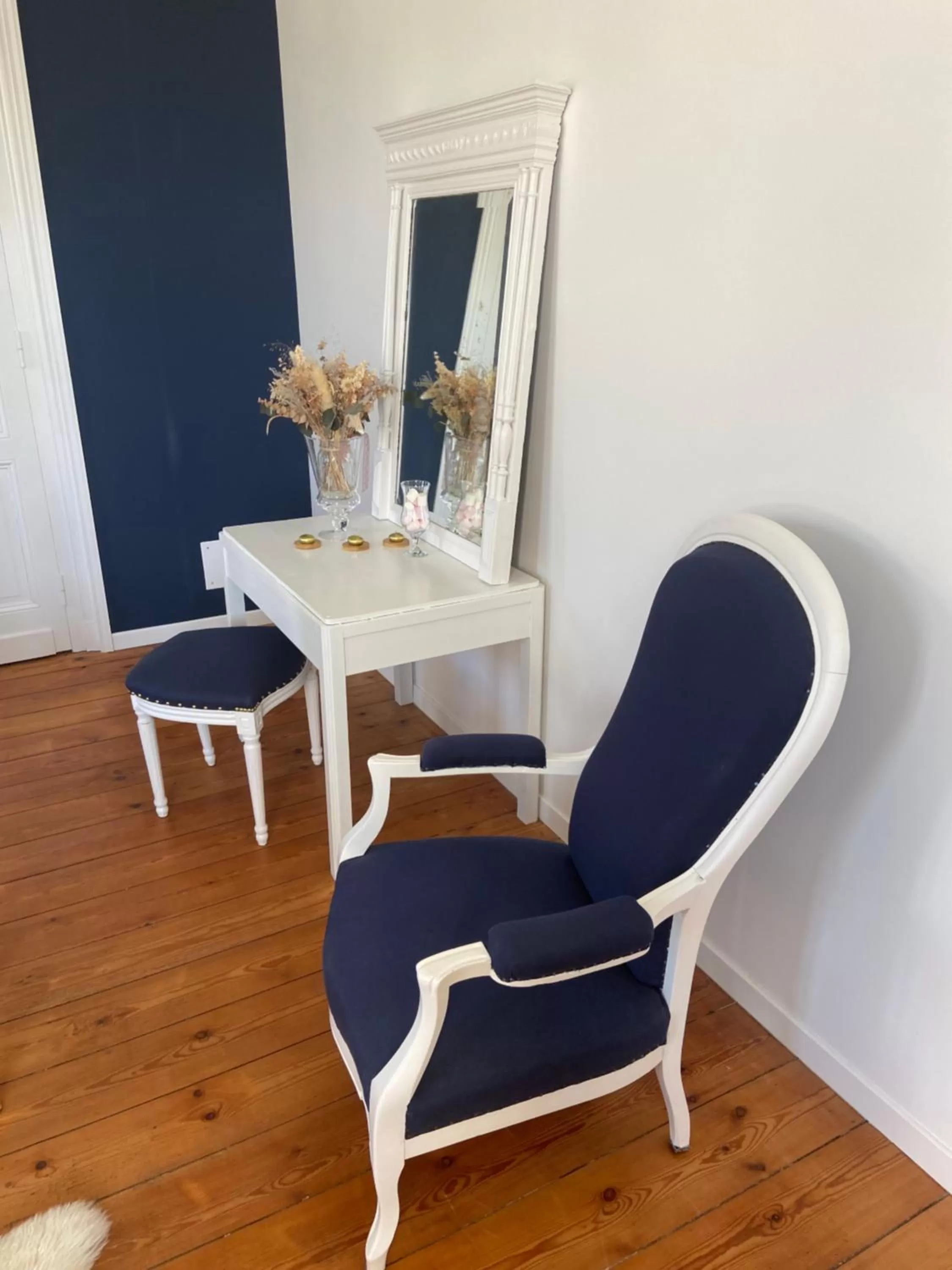 Bedroom, Seating Area in La Maison de Milie