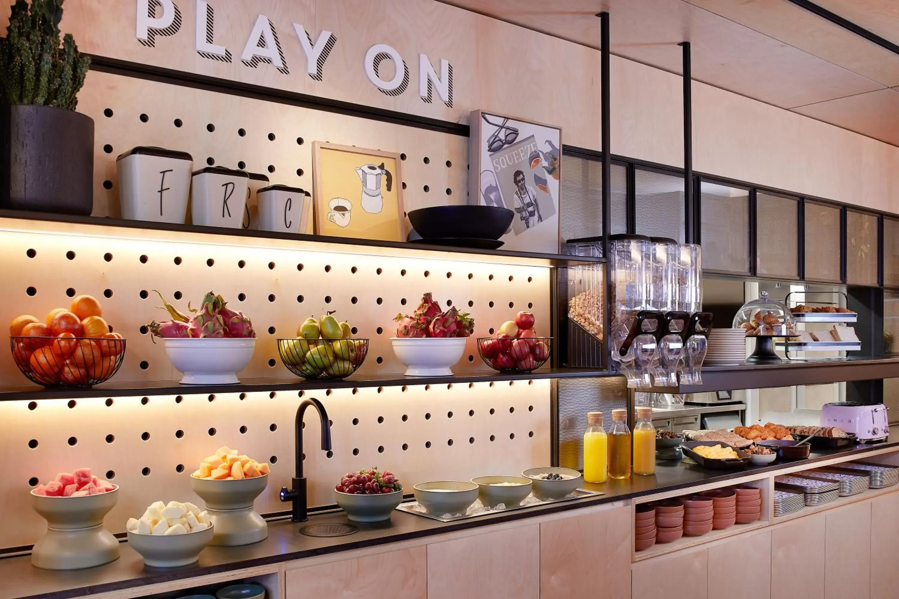 Restaurant/places to eat in Moxy Sydney Airport