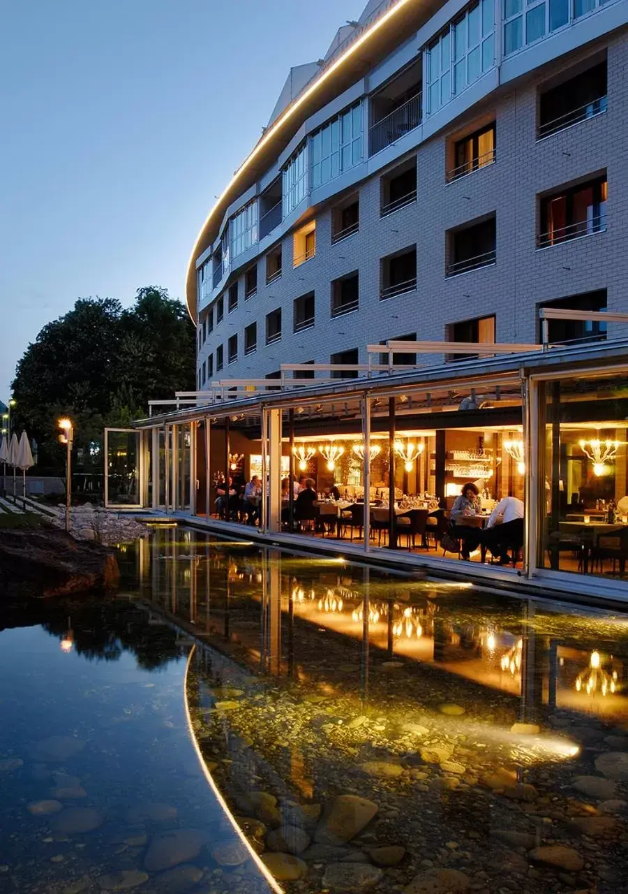 Garden, Property Building in Swissôtel Kursaal Bern