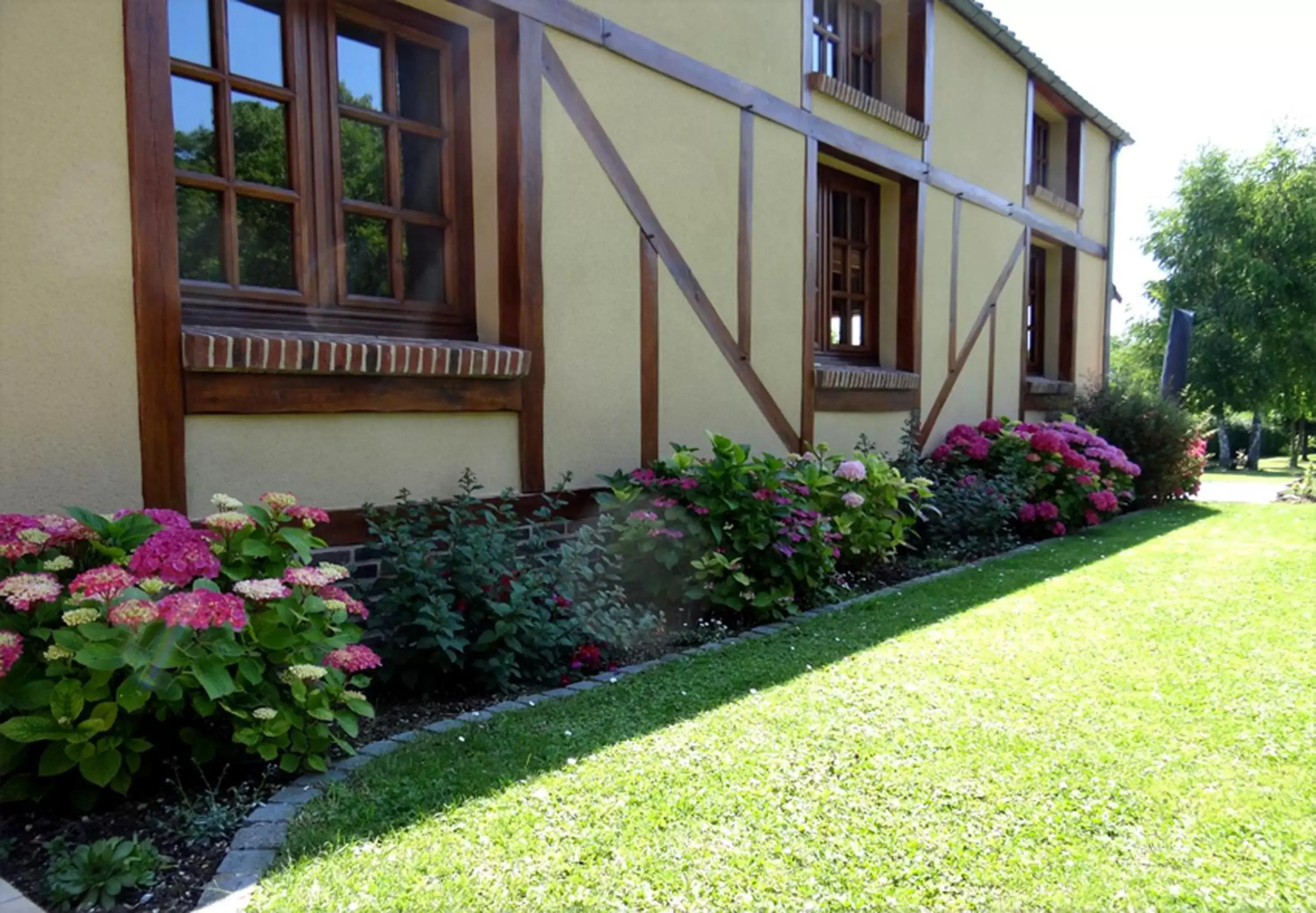 Facade/entrance, Garden in Le Chemin d'Ulphe