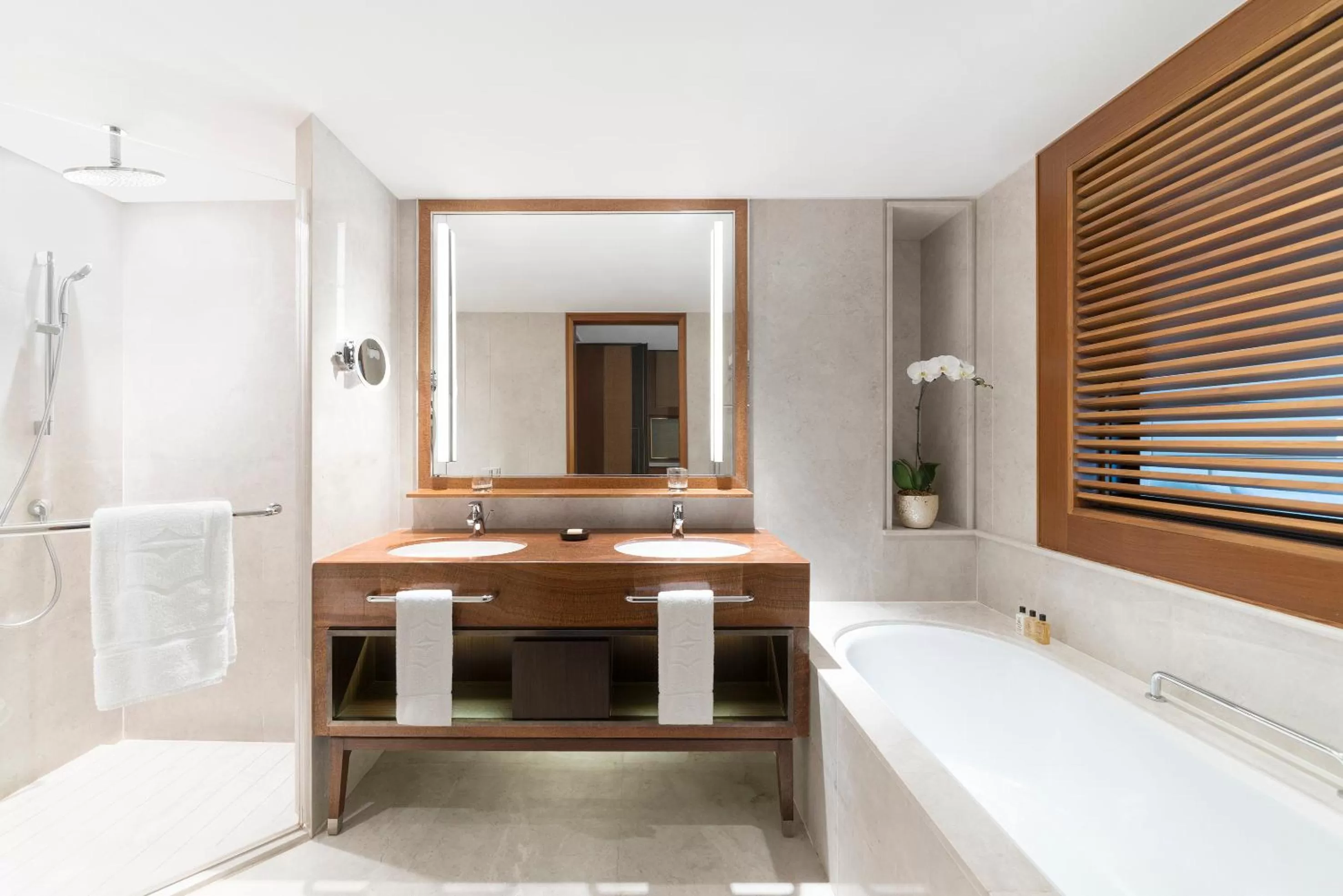Bathroom in Shangri-La Singapore