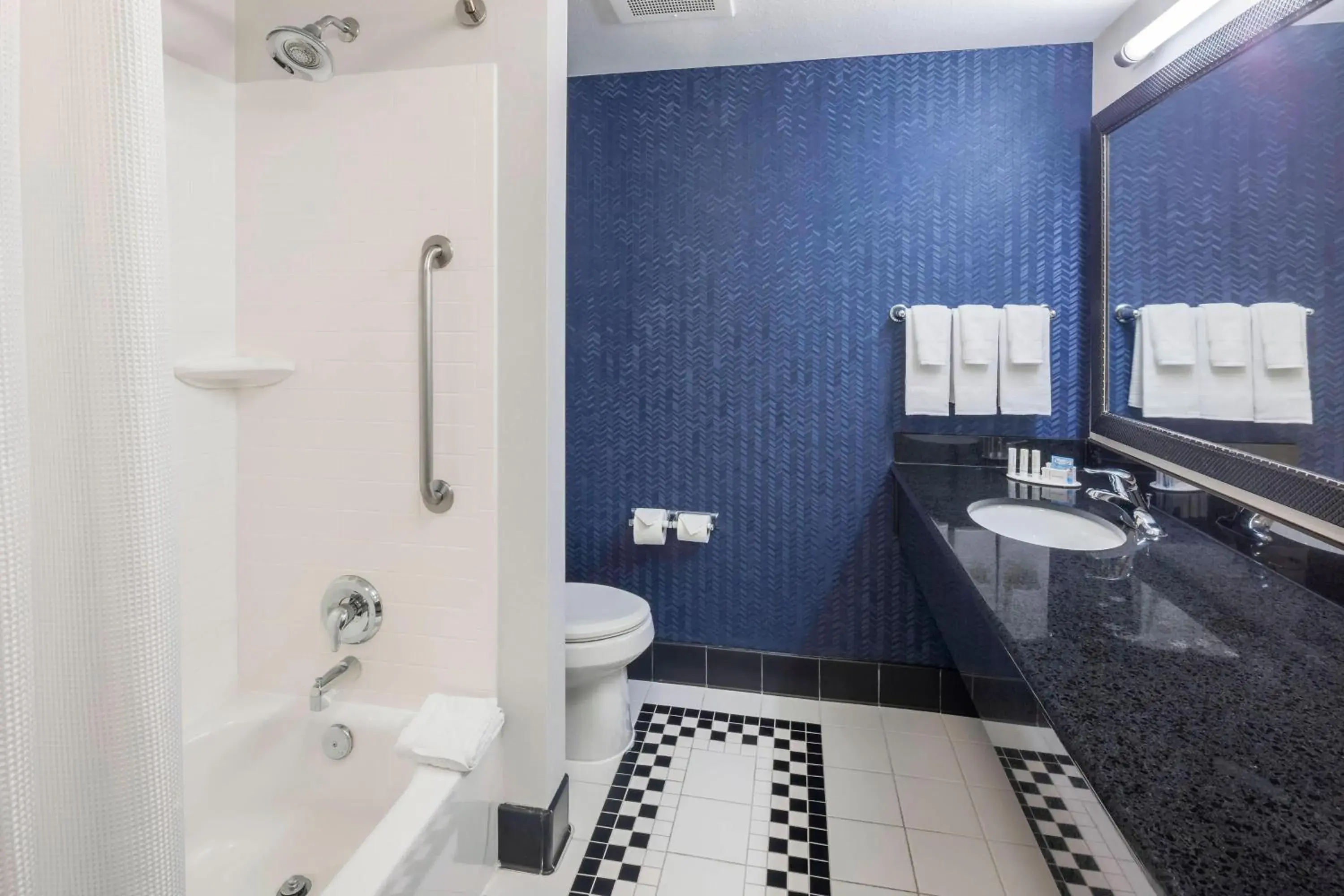 Bathroom in Fairfield Inn & Suites by Marriott Austin Parmer Tech Ridge