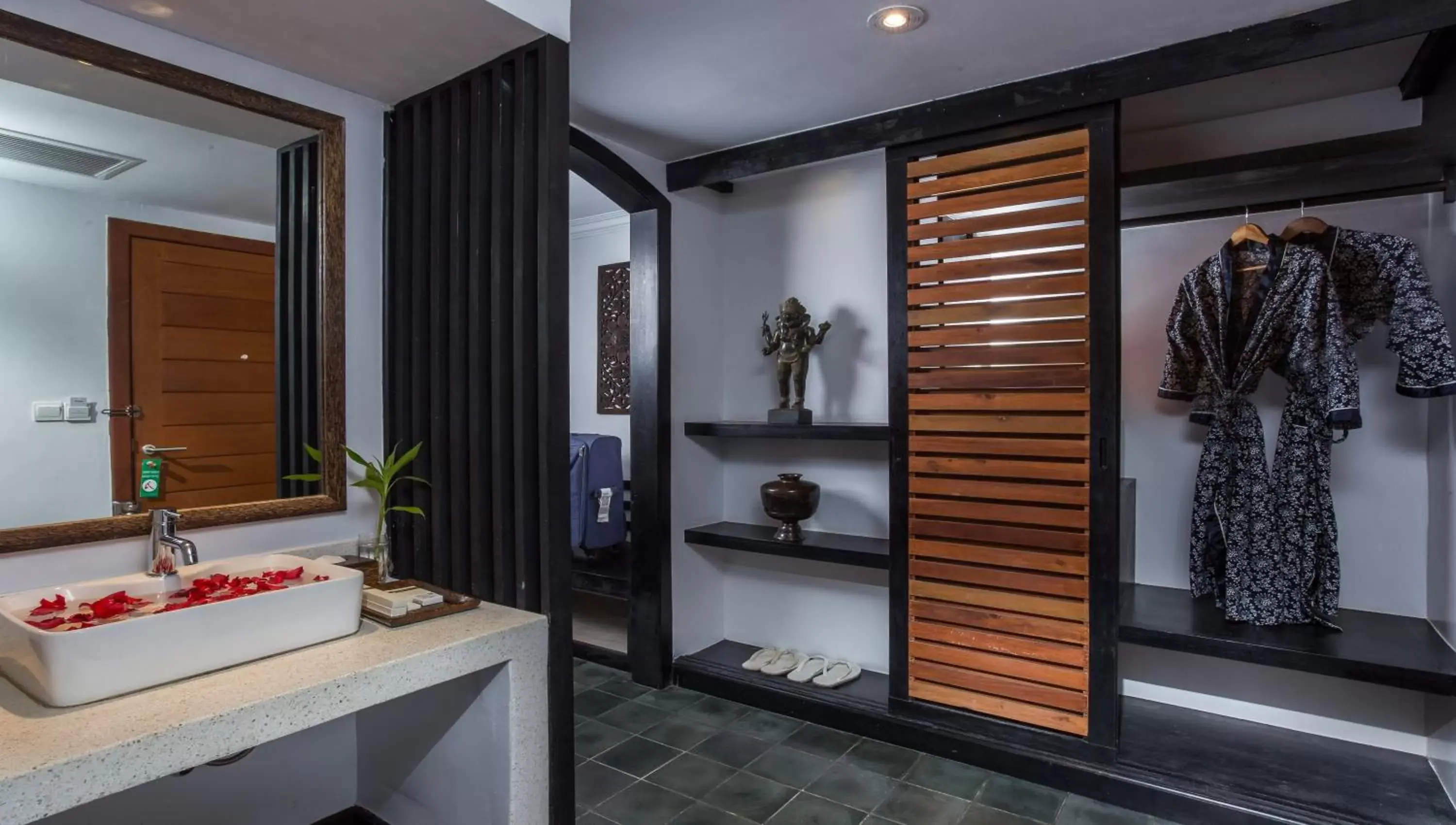 Bathroom in The Cyclo d'Angkor Boutique Hotel