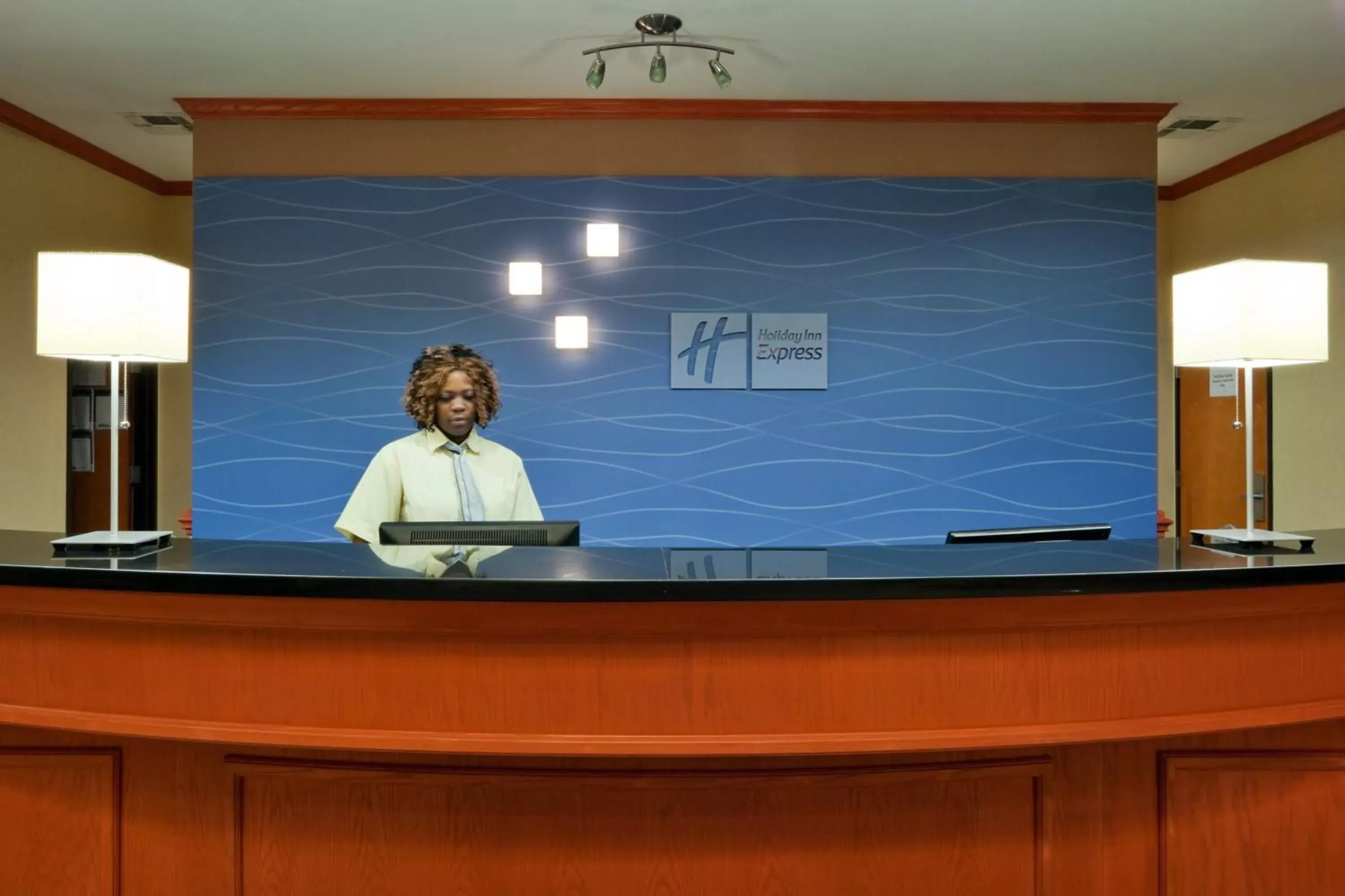 Property building in Holiday Inn Express Hotel and Suites Fairfield-North by IHG Property building in Holiday Inn Express Hotel and Suites Fairfield-North by IHG