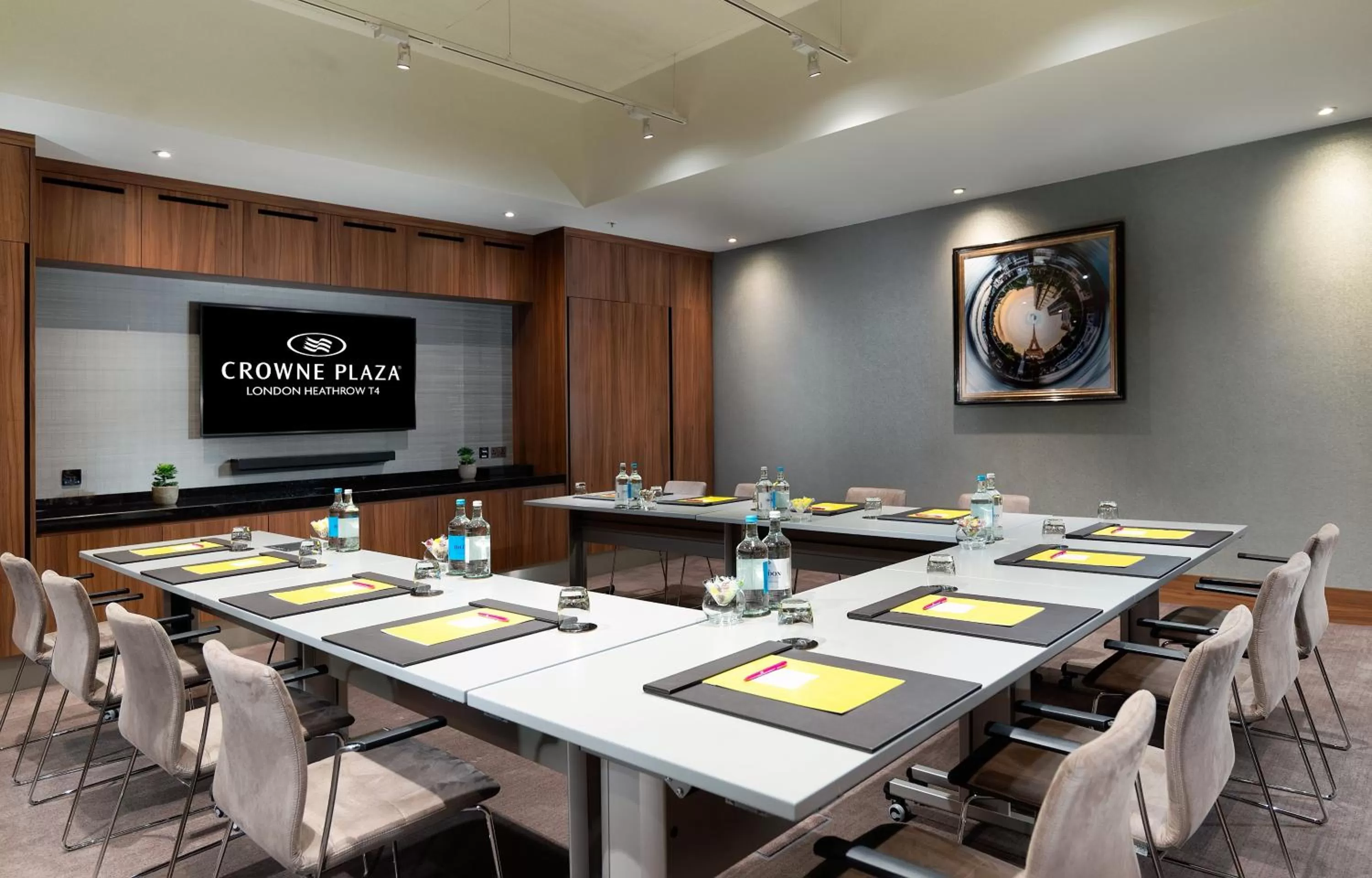 Meeting/conference room in Crowne Plaza London Heathrow T4 by IHG