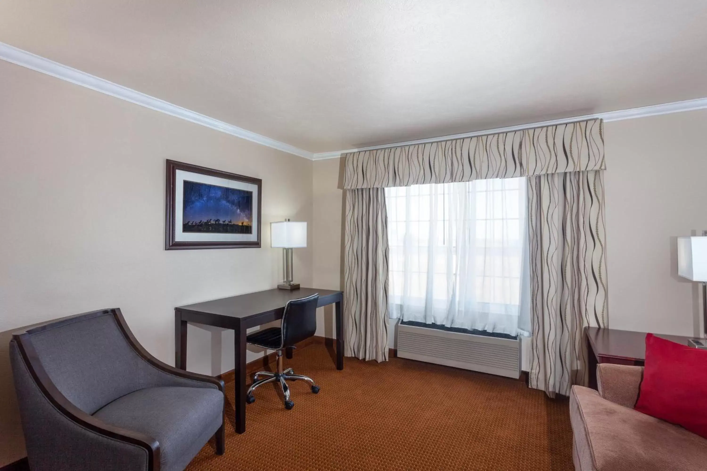 Bedroom, TV/Entertainment Center in Ramada by Wyndham Moses Lake