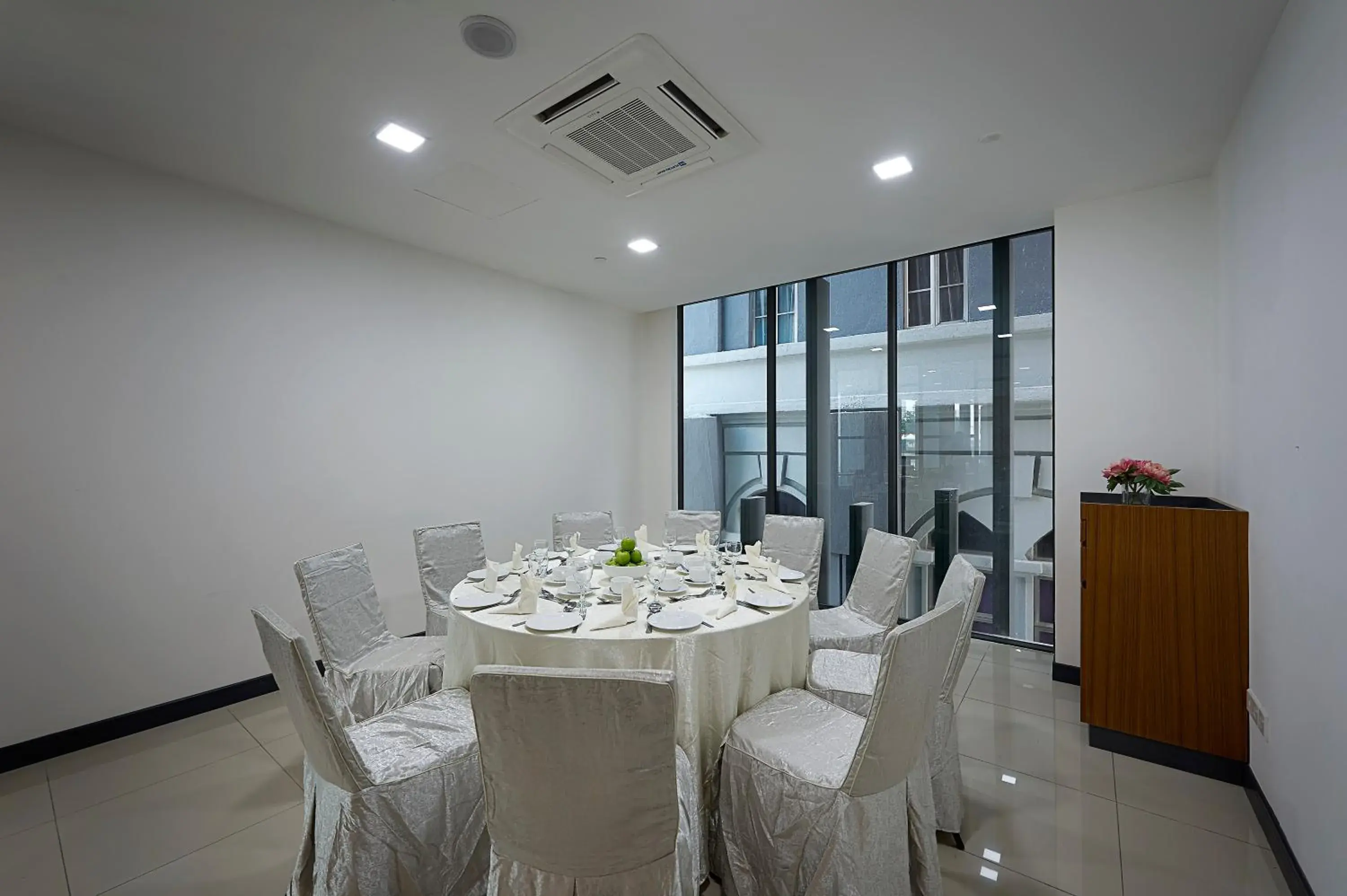 Restaurant/places to eat, Dining Area in Hotel Transit Kuala Lumpur