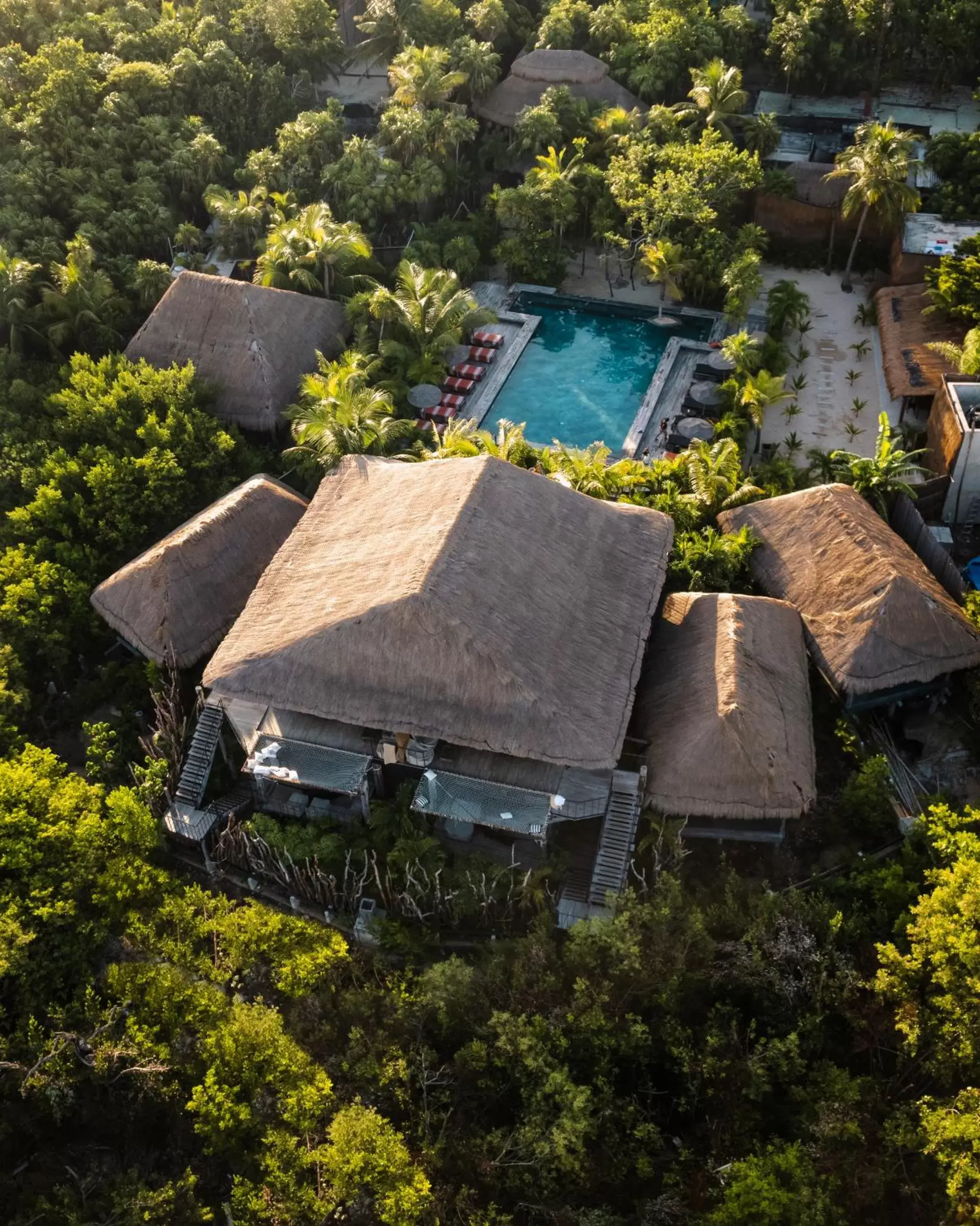 Bird's eye view, Bird's-eye View in Radhoo Tulum