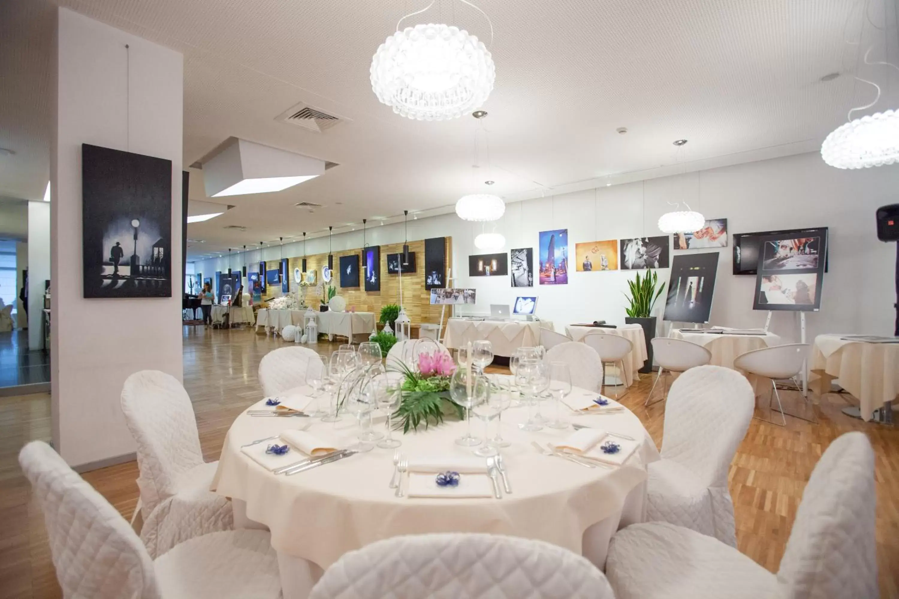 Lounge or bar, Restaurant/Places to Eat in Schio Hotel