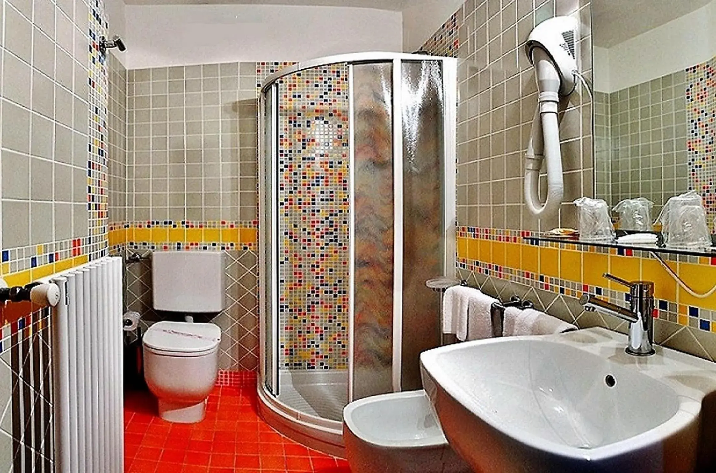 Shower, Bathroom in Hotel Savoia