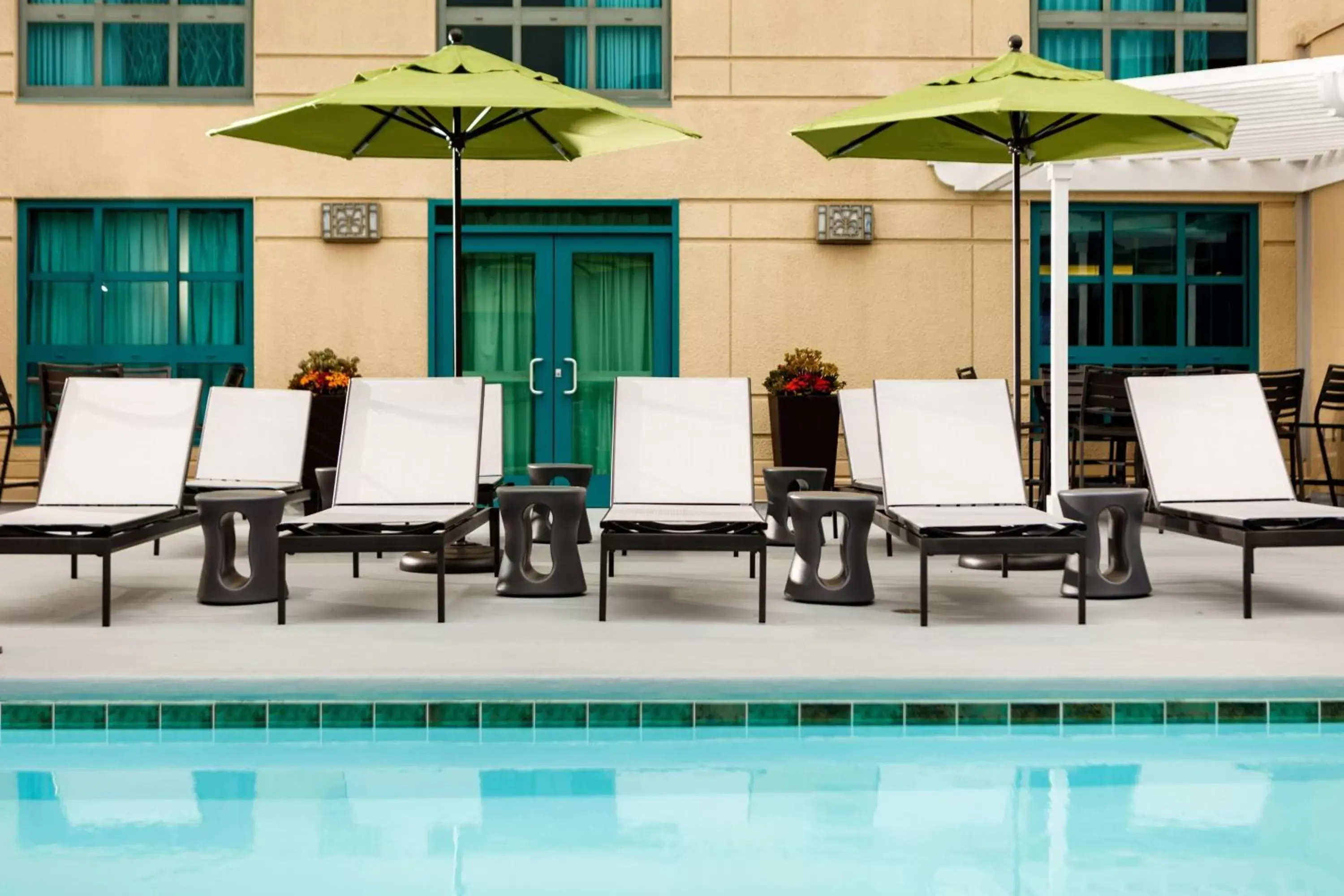 Swimming Pool in Renaissance Los Angeles Airport Hotel