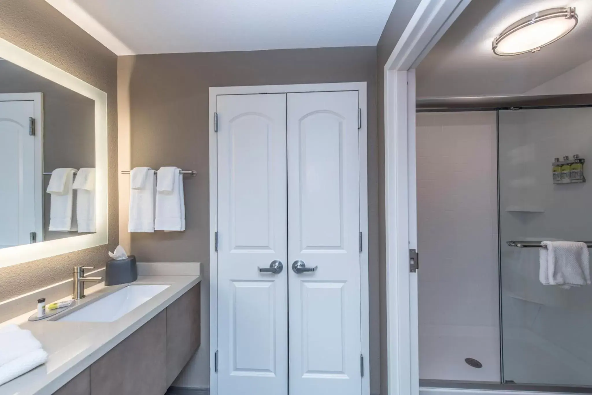 Bathroom in Staybridge Suites Charleston - Mount Pleasant, an IHG Hotel