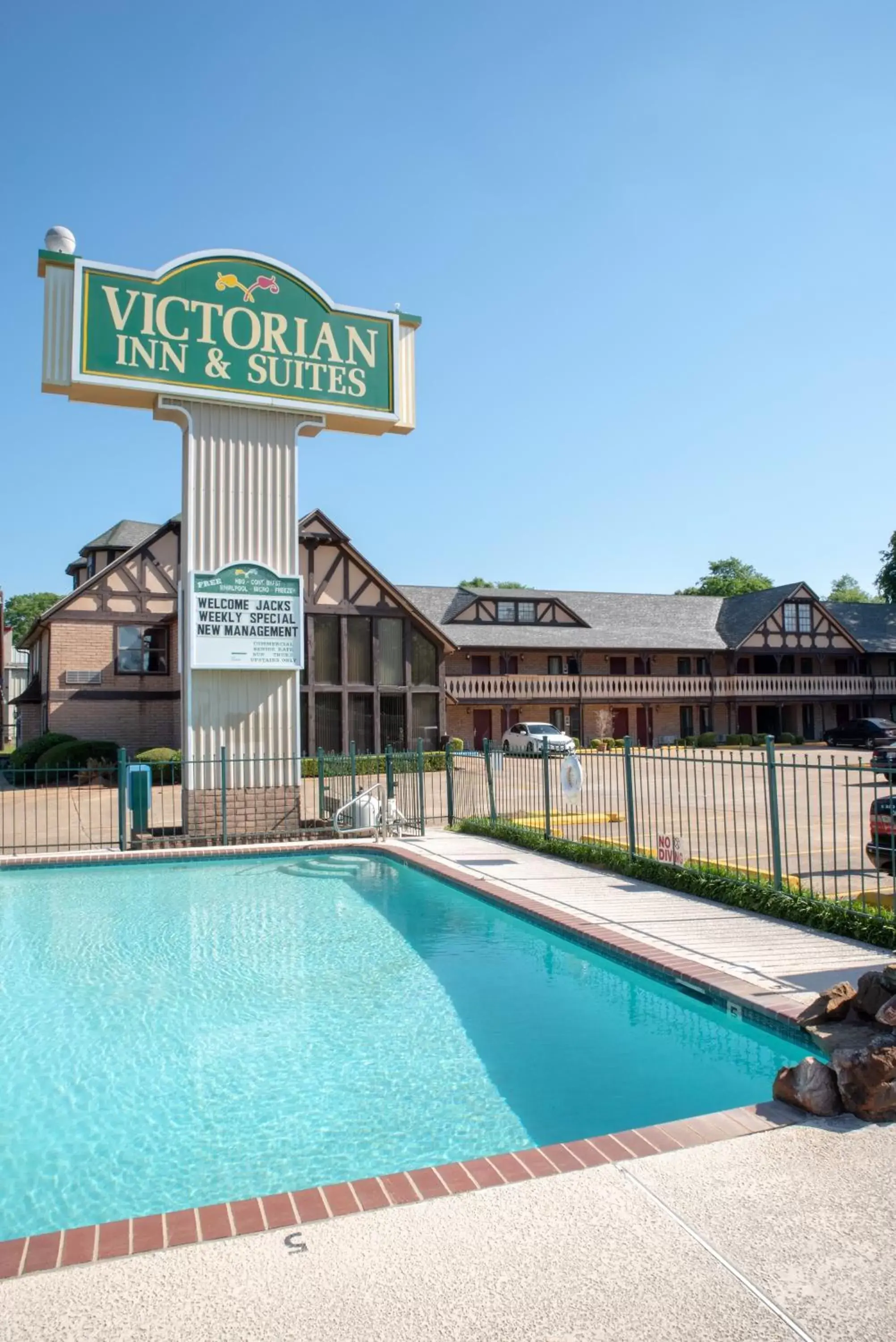 Property Building in Victorian Inn & Suites