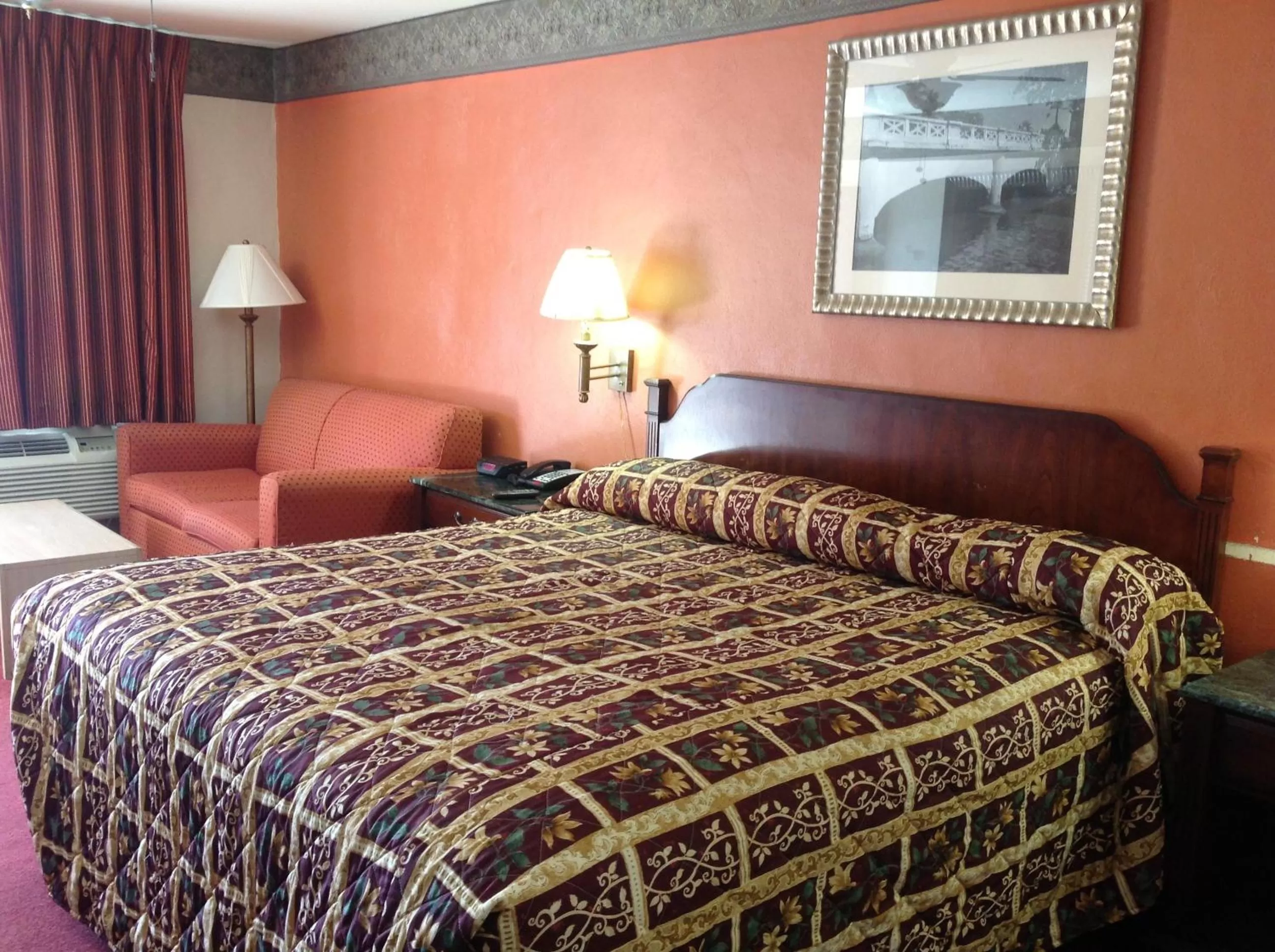 King Room with Sofa Bed - Non-Smoking in Deluxe Inn Airport