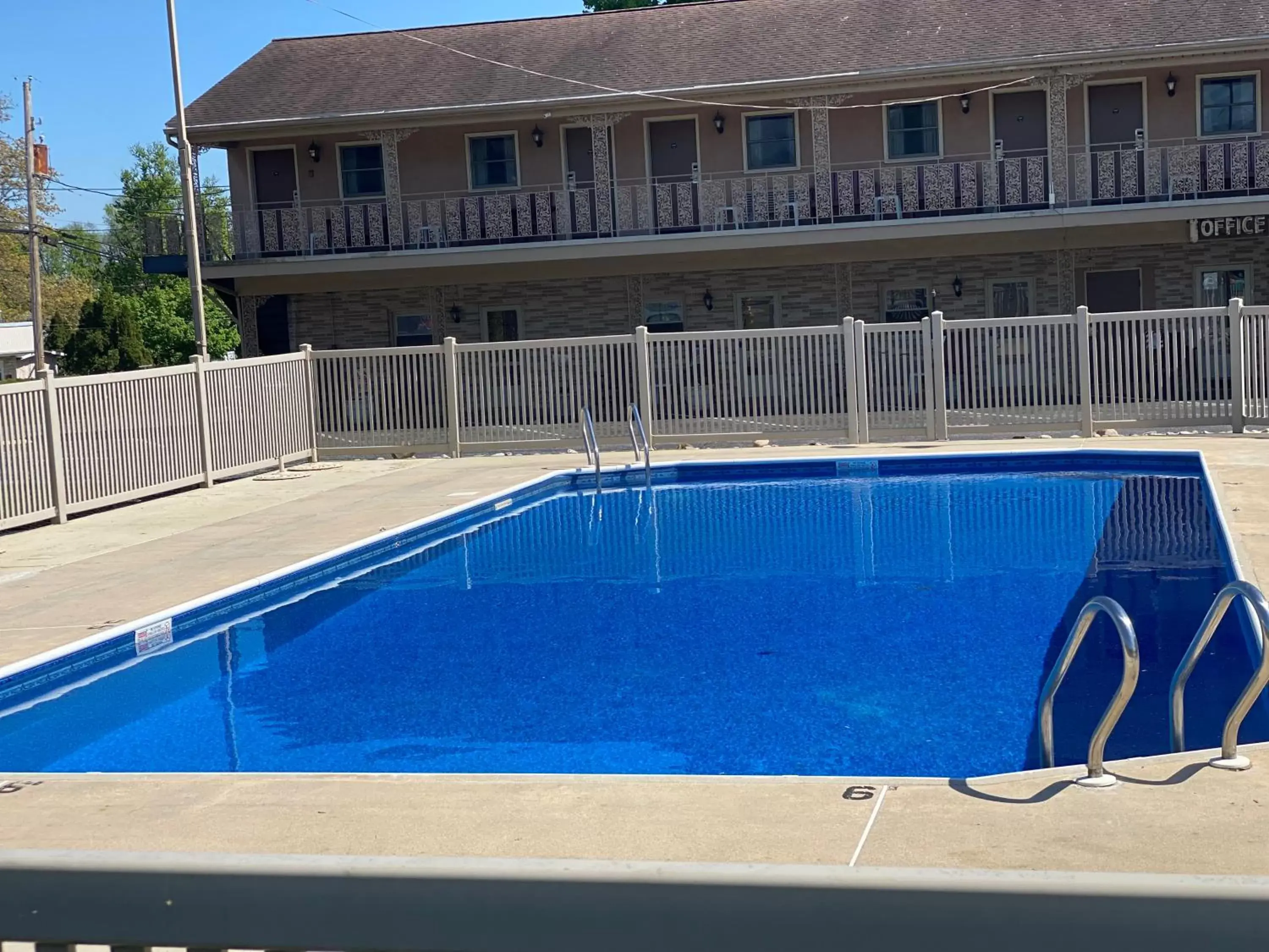 Swimming Pool in White Rose Motel - Hershey