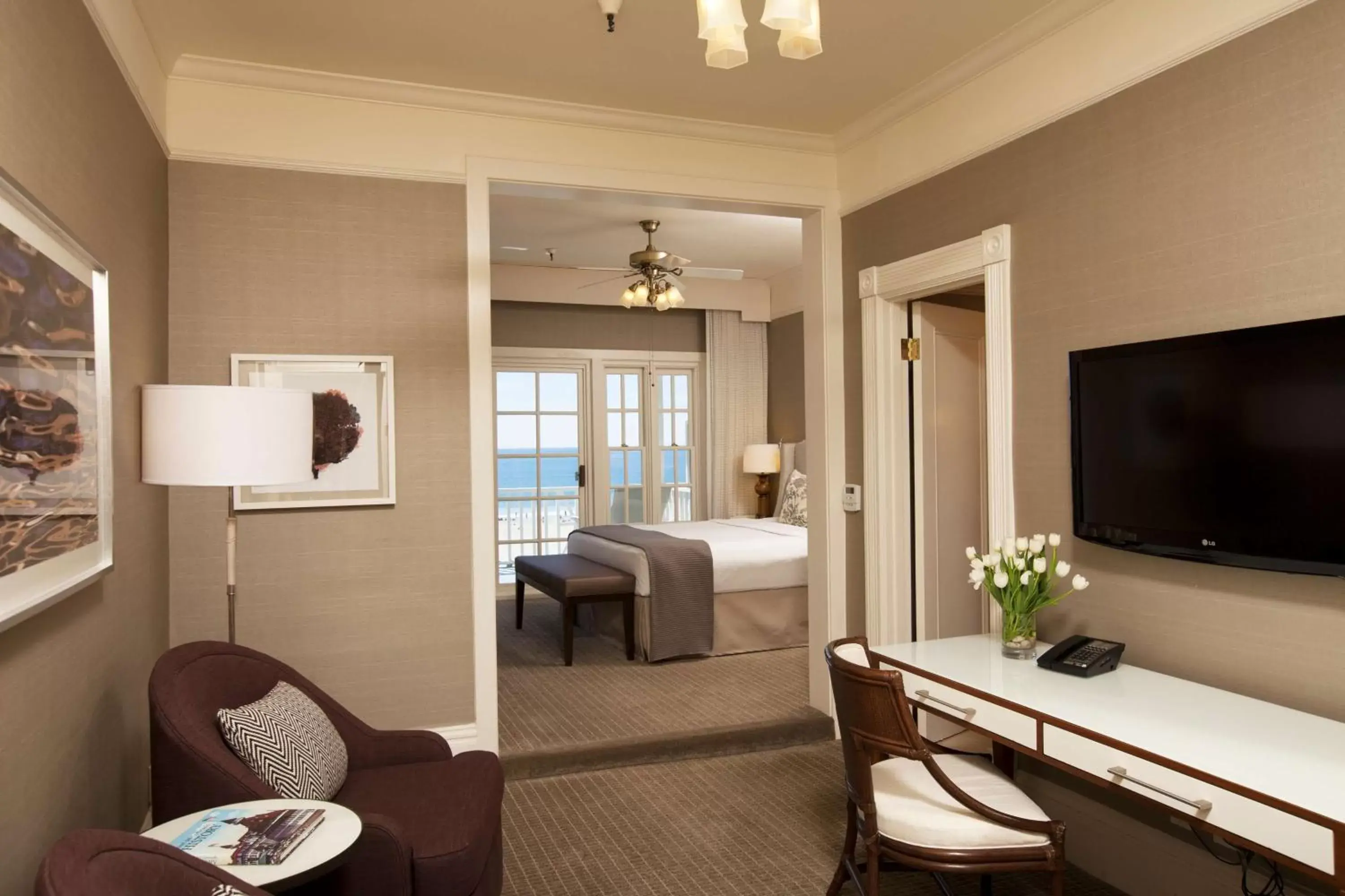 Bedroom, TV/Entertainment Center in Hotel del Coronado, Curio Collection by Hilton