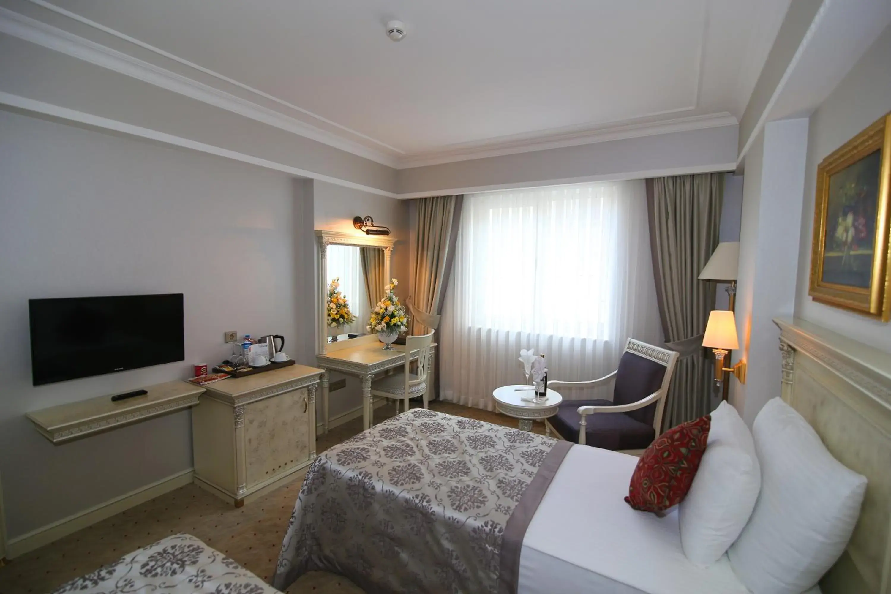 Photo of the whole room, Bed in Demir Hotel