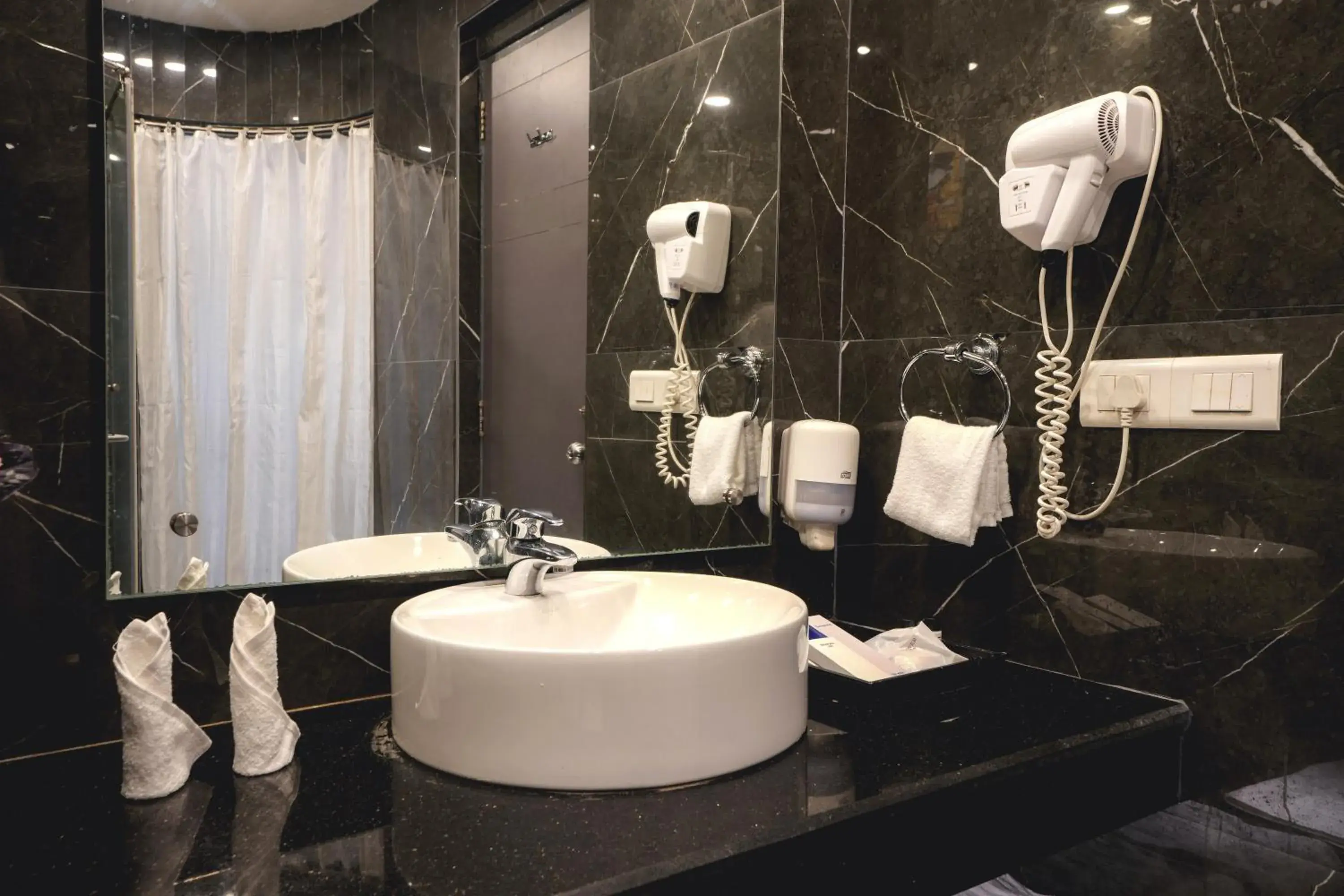 Bathroom in Hotel Pal Heights