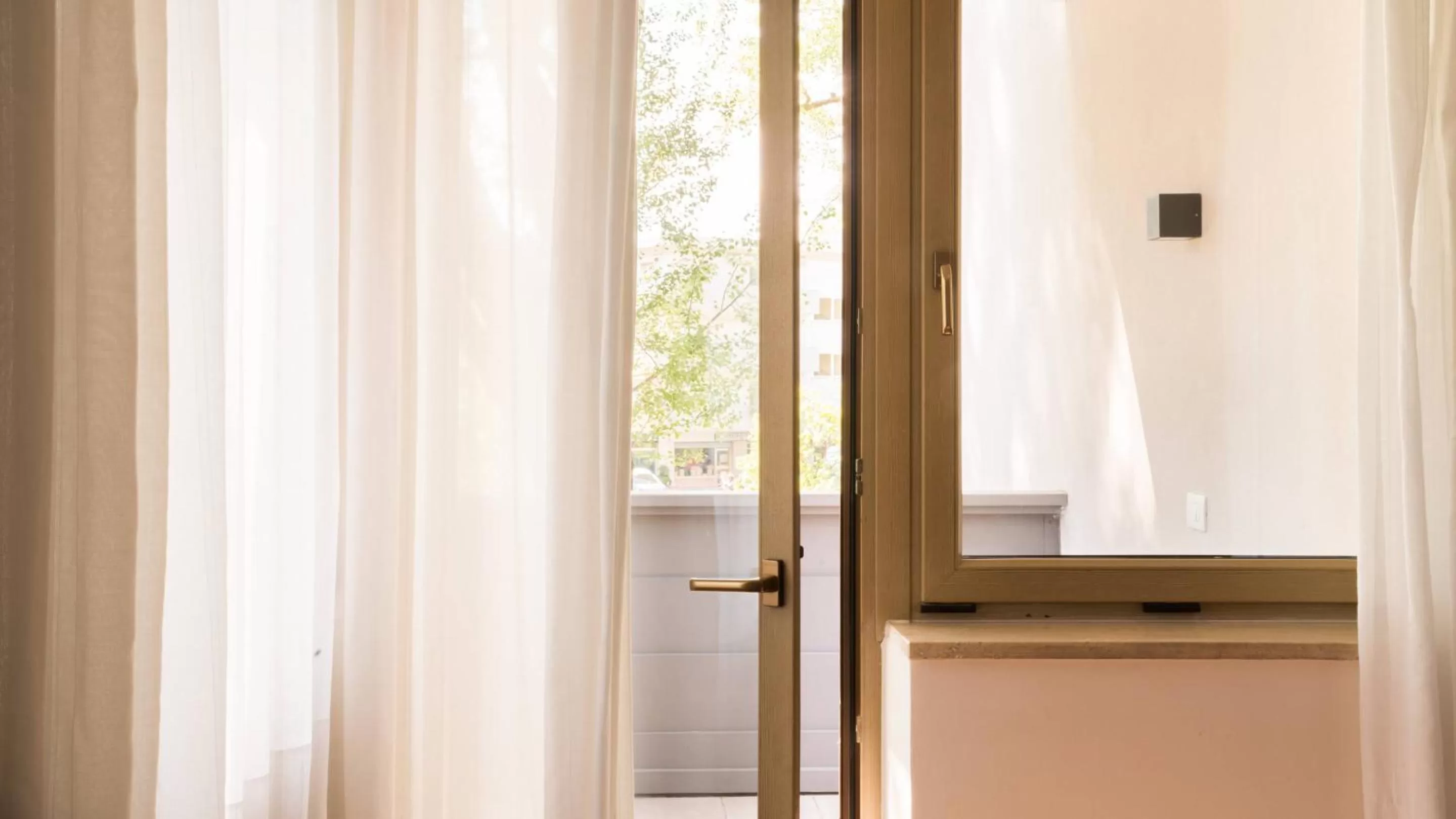 Balcony/Terrace in Flora Hotel & Suites